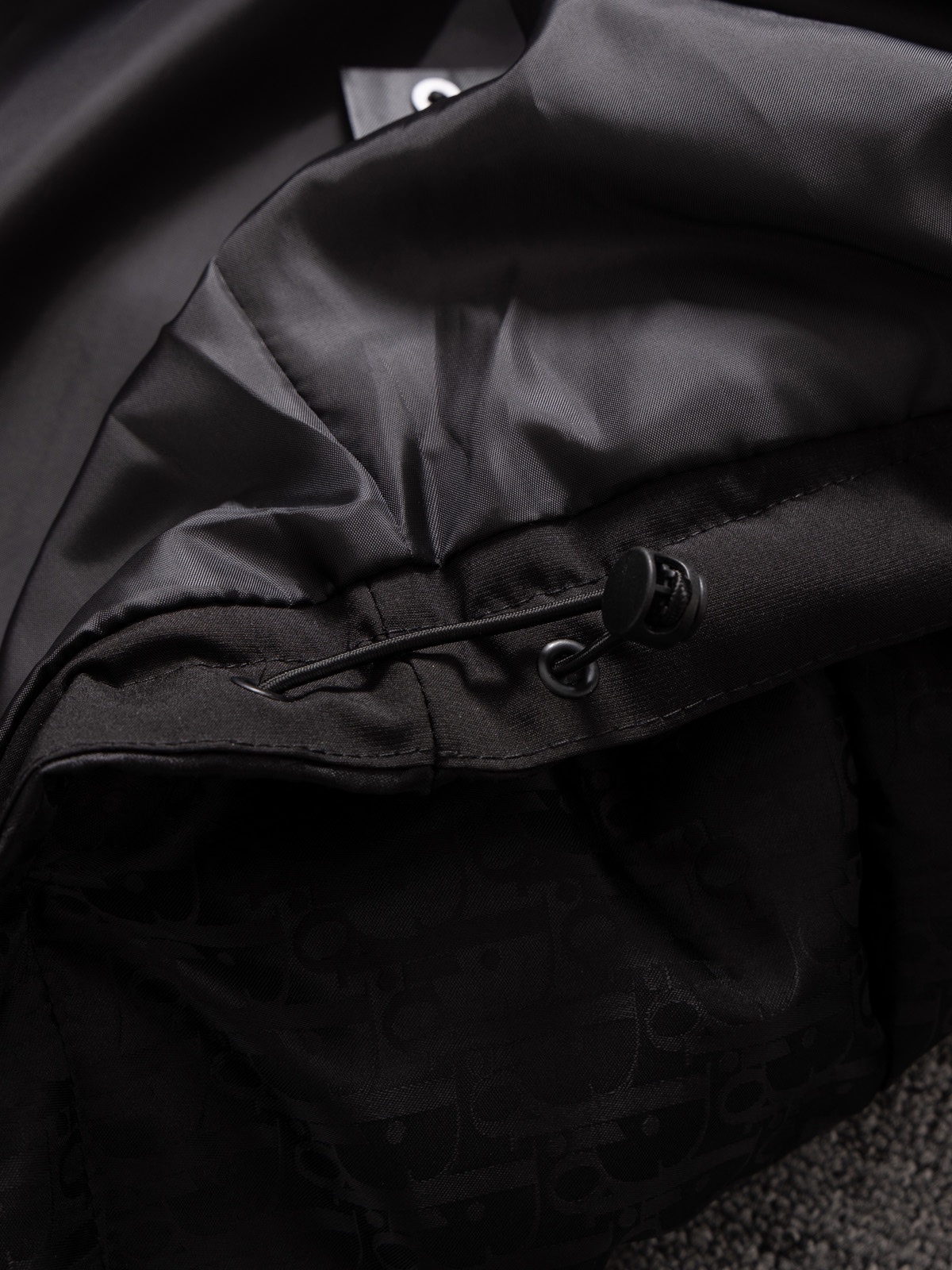 【DIOR公式 旗艦店】（ディオール ） ダウンジャケット、ご好評に付き再入荷！