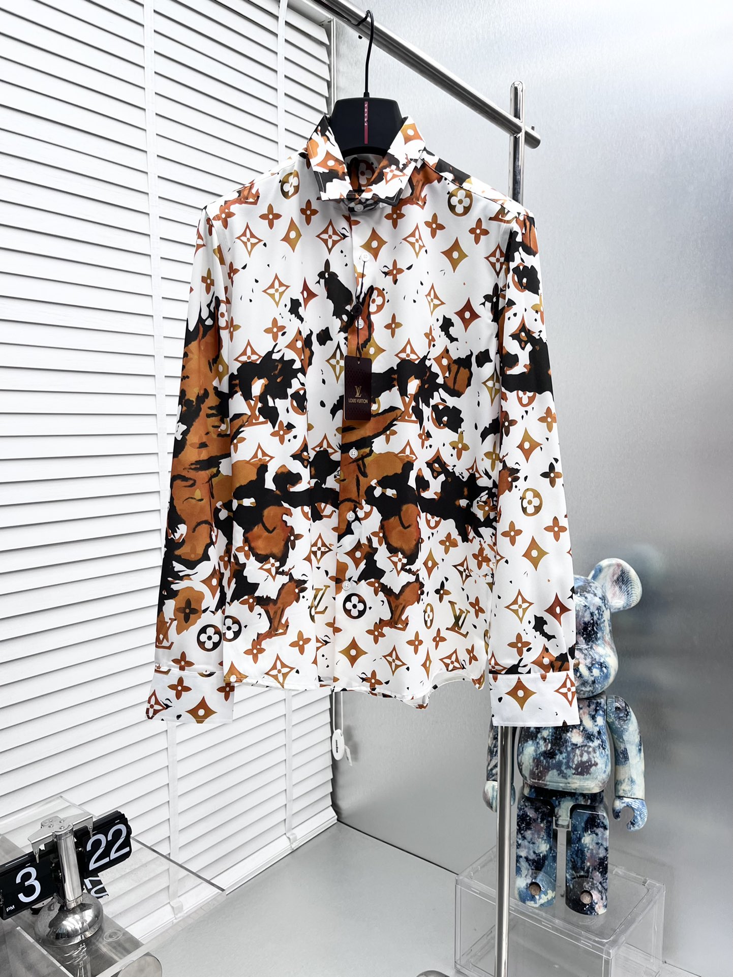 【Louis Vuitton 】（ルイヴィトン）長袖シャツ 男女兼用、ご好評に付き再入荷！