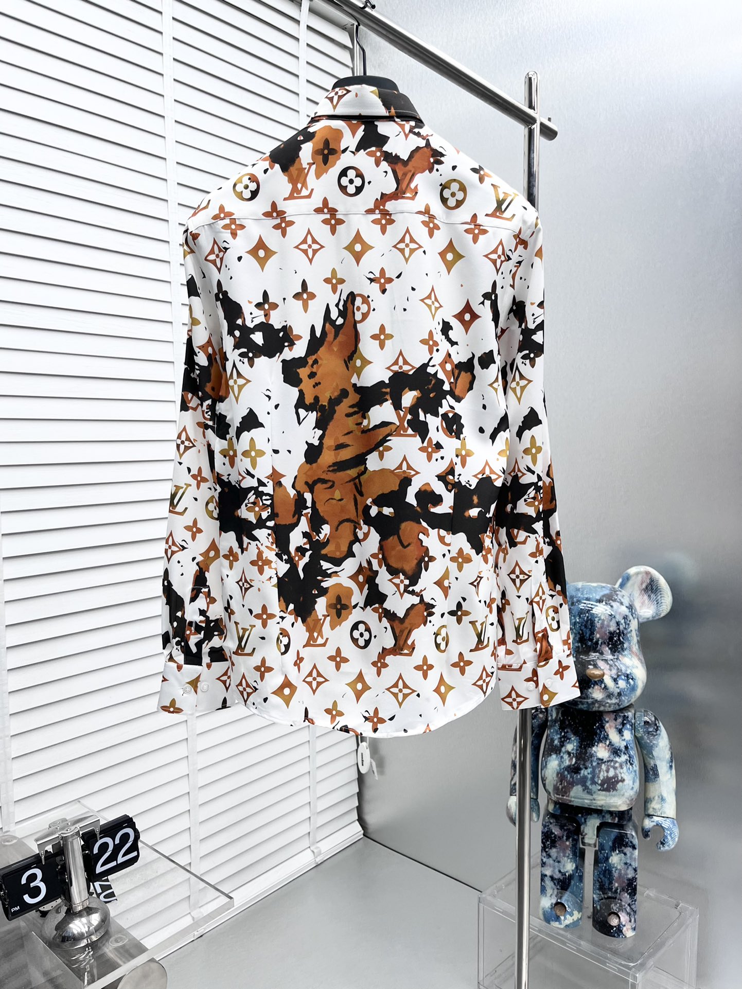 【Louis Vuitton 】（ルイヴィトン）長袖シャツ 男女兼用、ご好評に付き再入荷！