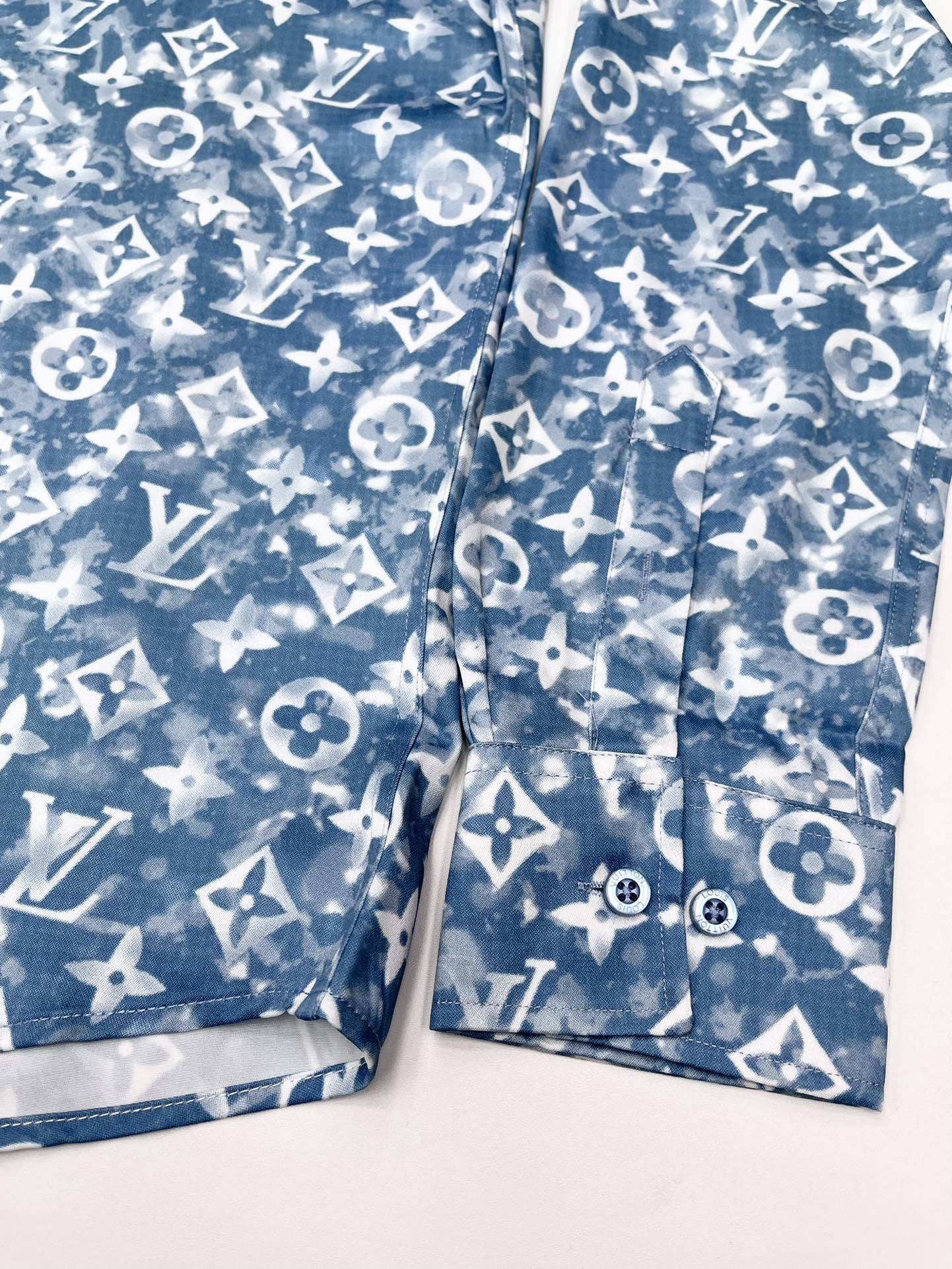 【Louis Vuitton 】（ルイヴィトン）長袖シャツ 男女兼用、ご好評に付き再入荷！