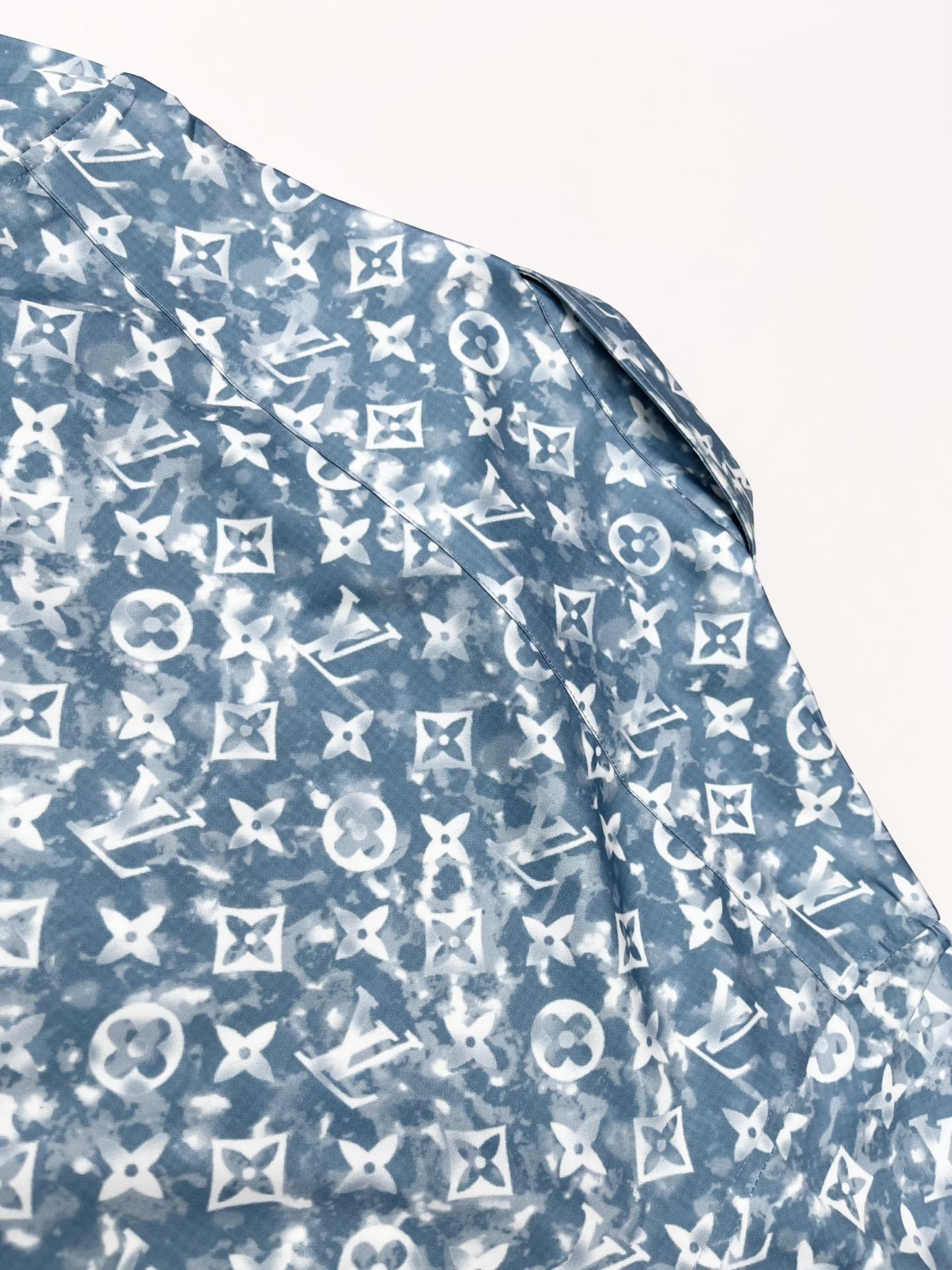 【Louis Vuitton 】（ルイヴィトン）長袖シャツ 男女兼用、ご好評に付き再入荷！