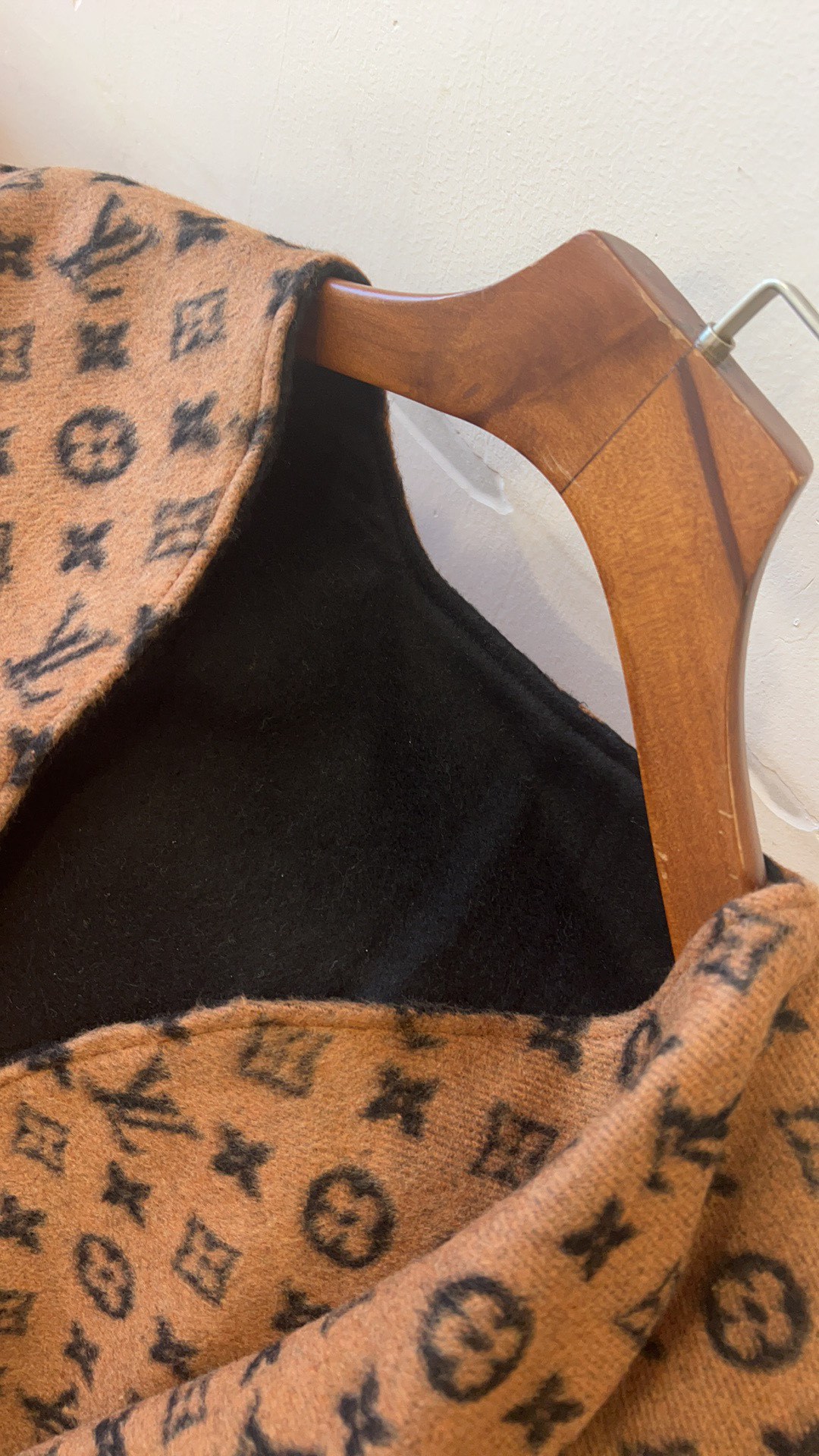 【LOUIS VUITTON旗艦店】ルイヴィトン マント ショール ご好評に付き再入荷！