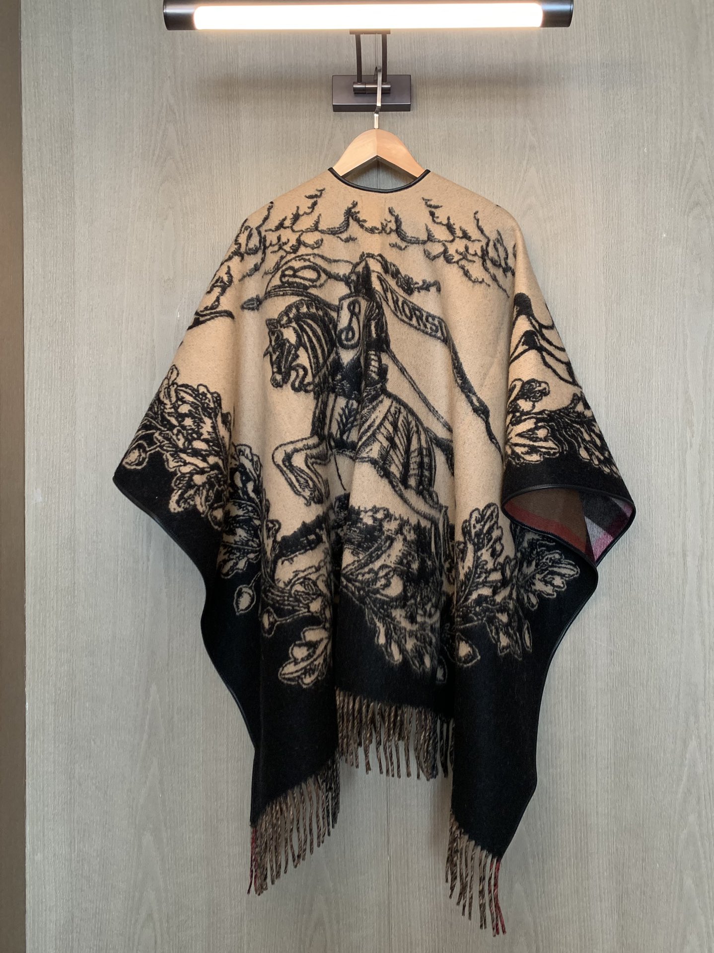 【BURBERRY旗艦店】バーバリー マント ショール ご好評に付き再入荷！