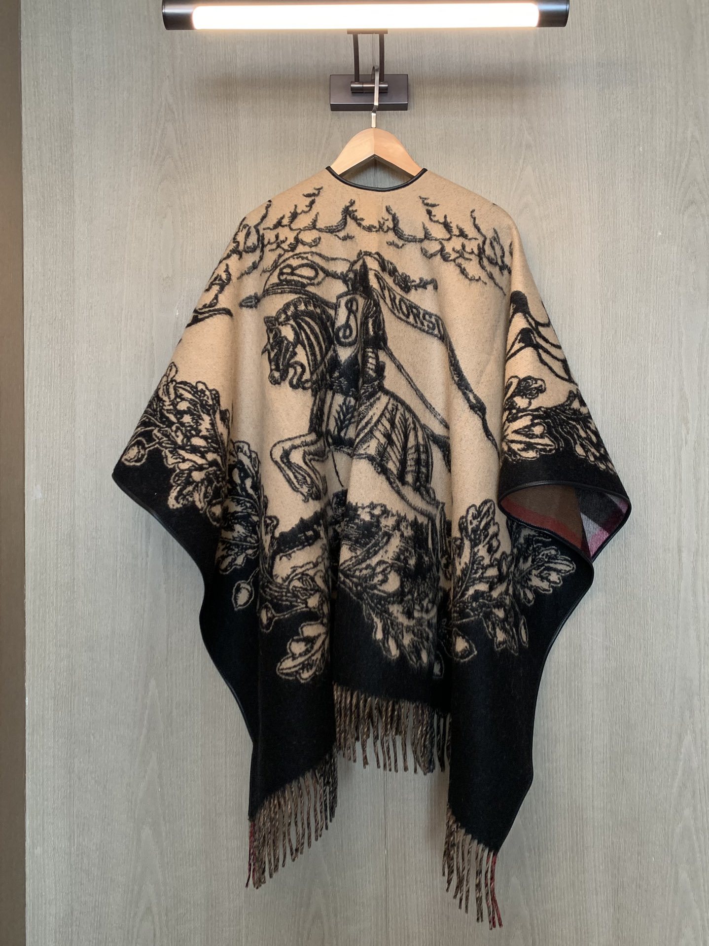 【BURBERRY旗艦店】バーバリー マント ショール ご好評に付き再入荷！