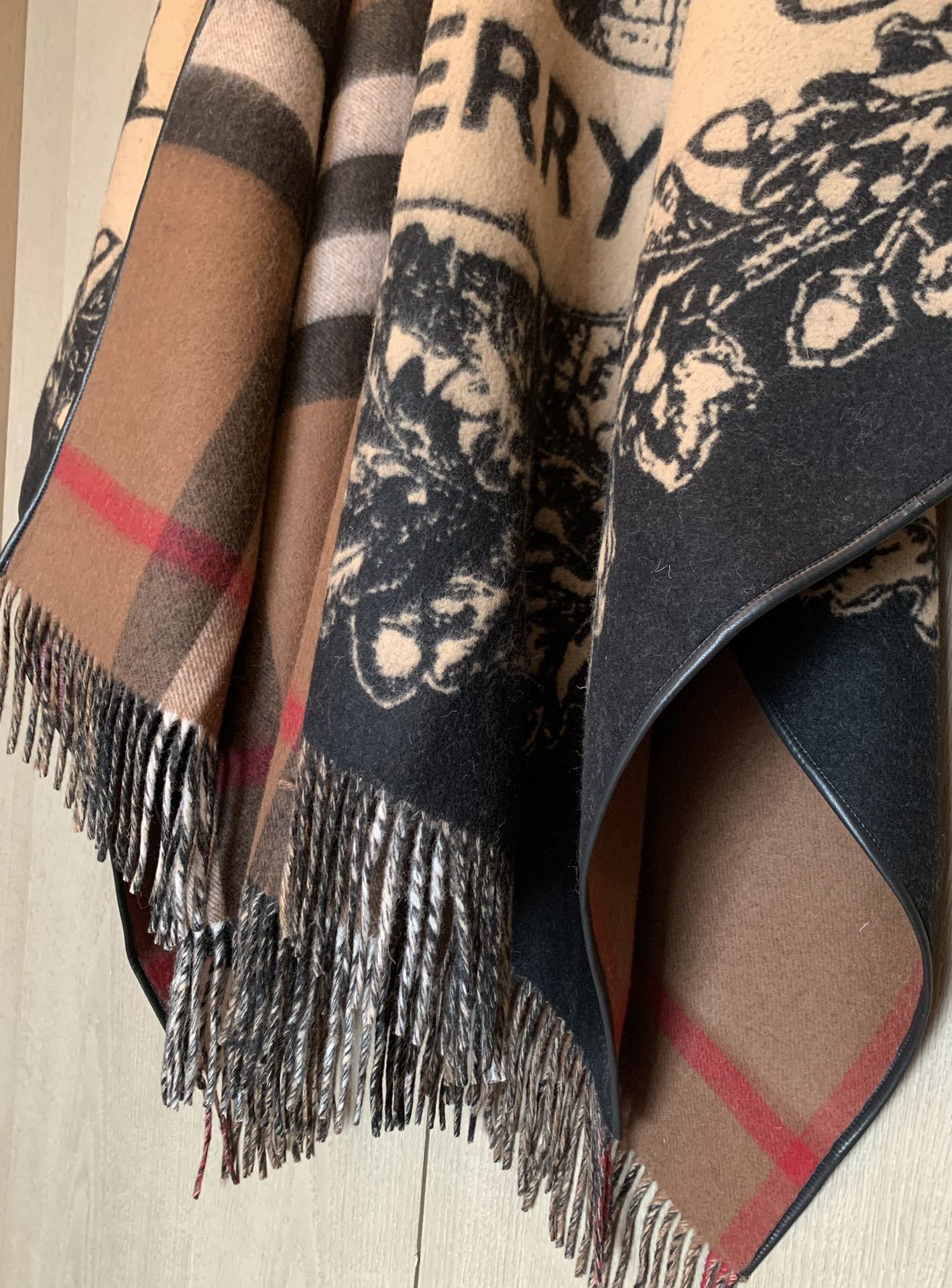 【BURBERRY旗艦店】バーバリー マント ショール ご好評に付き再入荷！