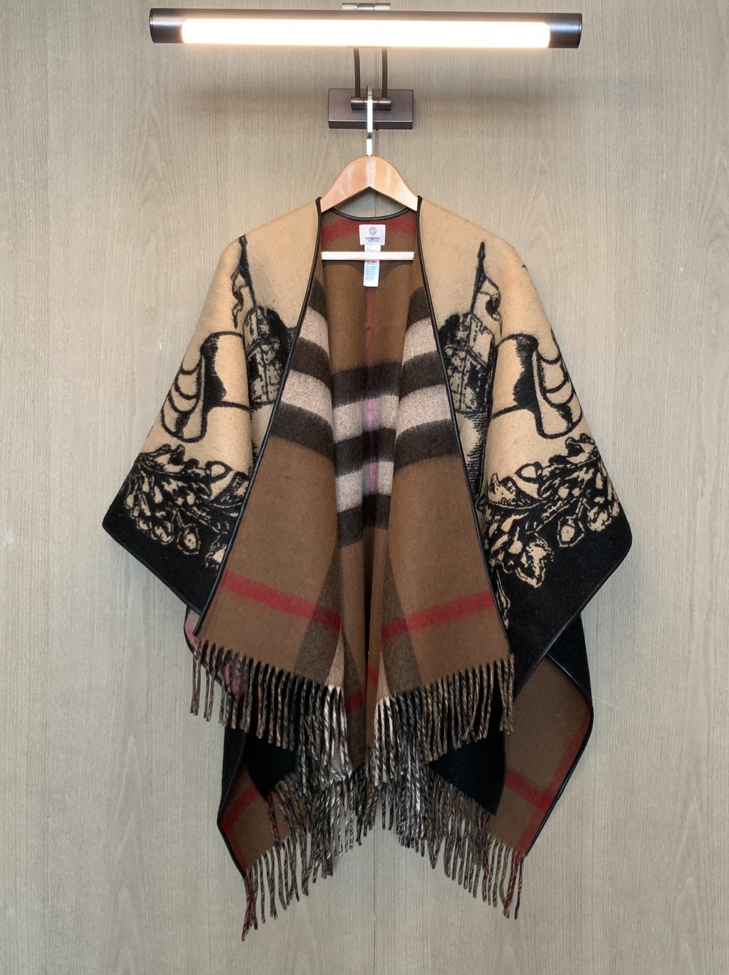 【BURBERRY旗艦店】バーバリー マント ショール ご好評に付き再入荷！