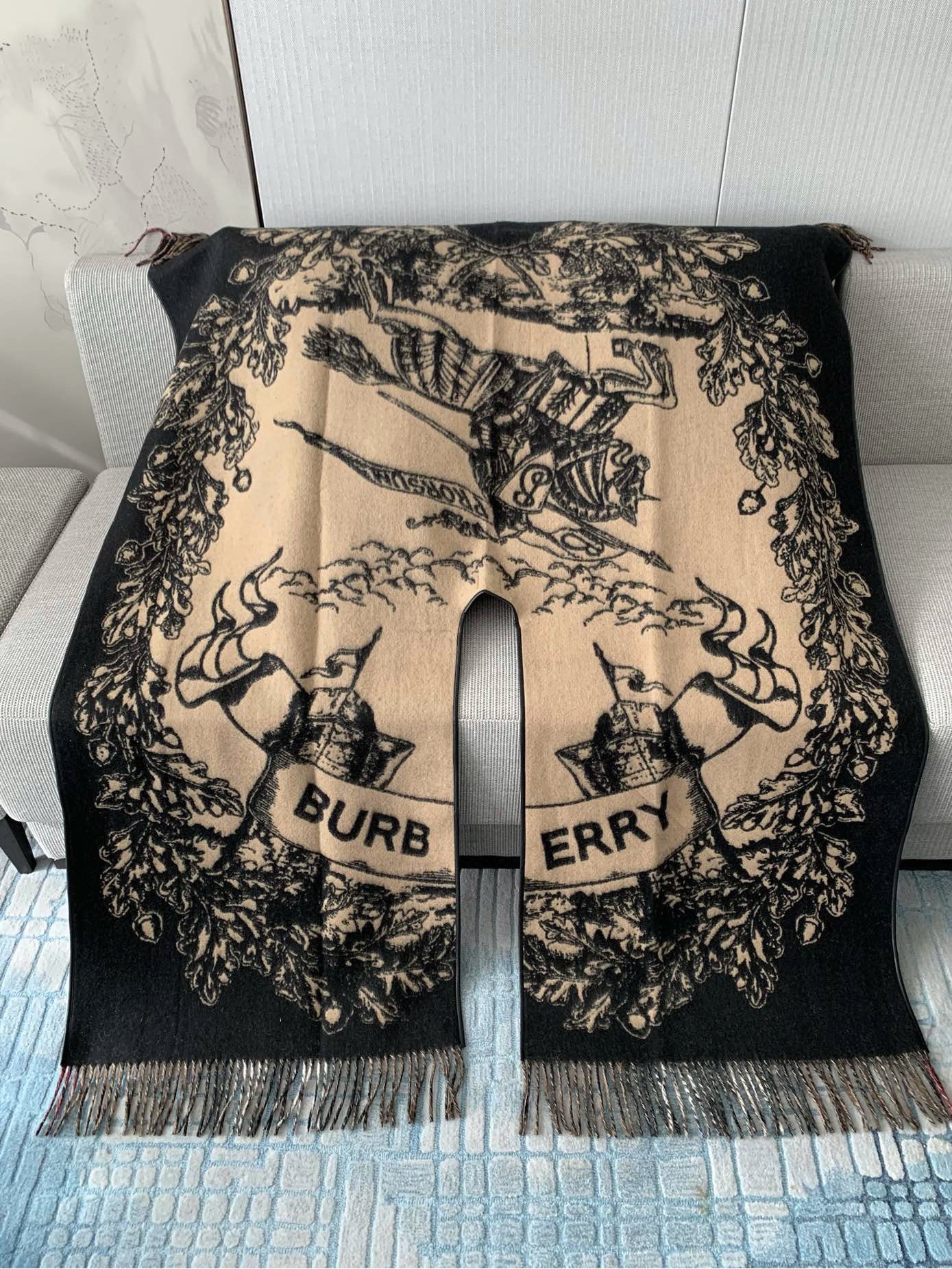 【BURBERRY旗艦店】バーバリー マント ショール ご好評に付き再入荷！