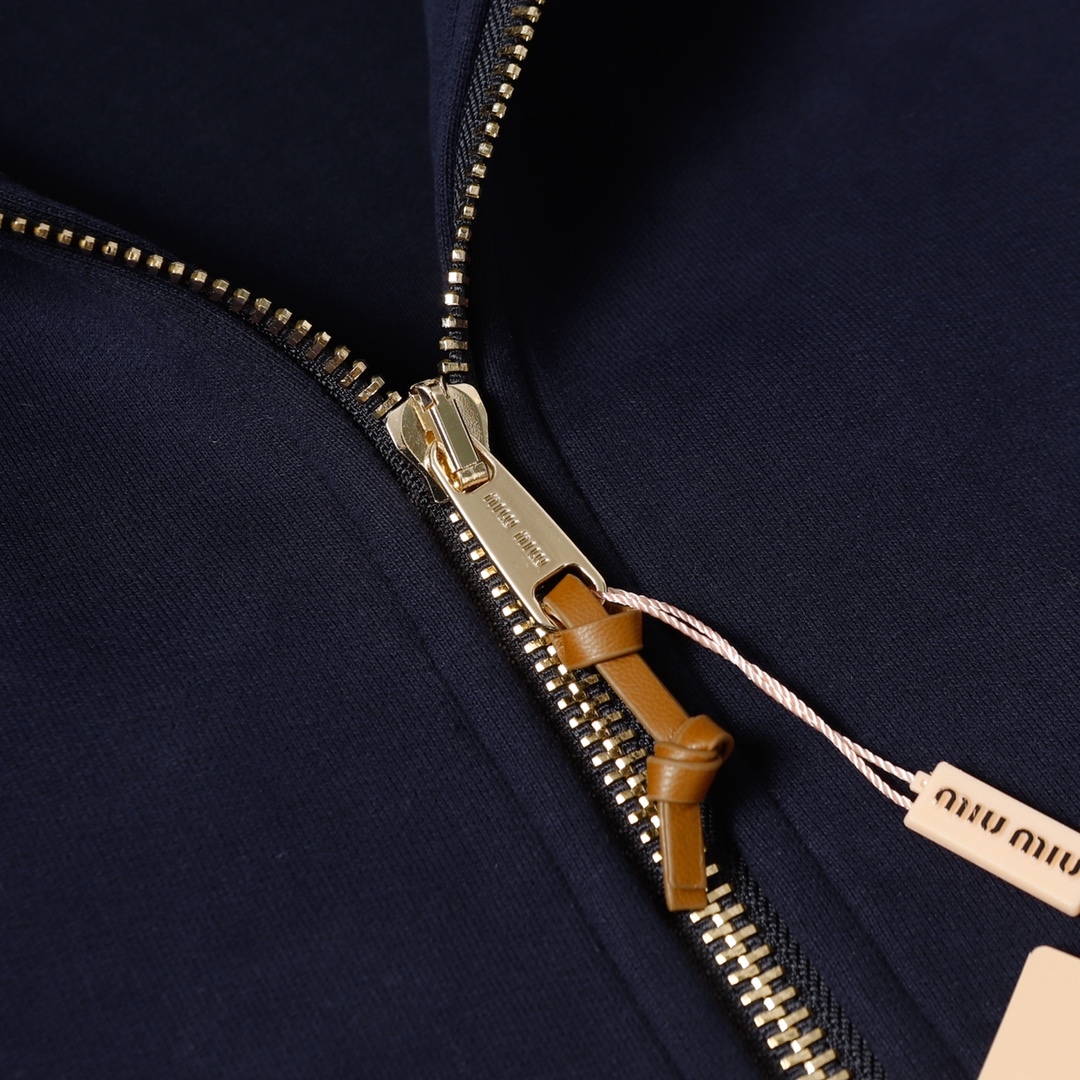 【MIU MIU旗艦店】 ジャケット ご好評に付き再入荷！