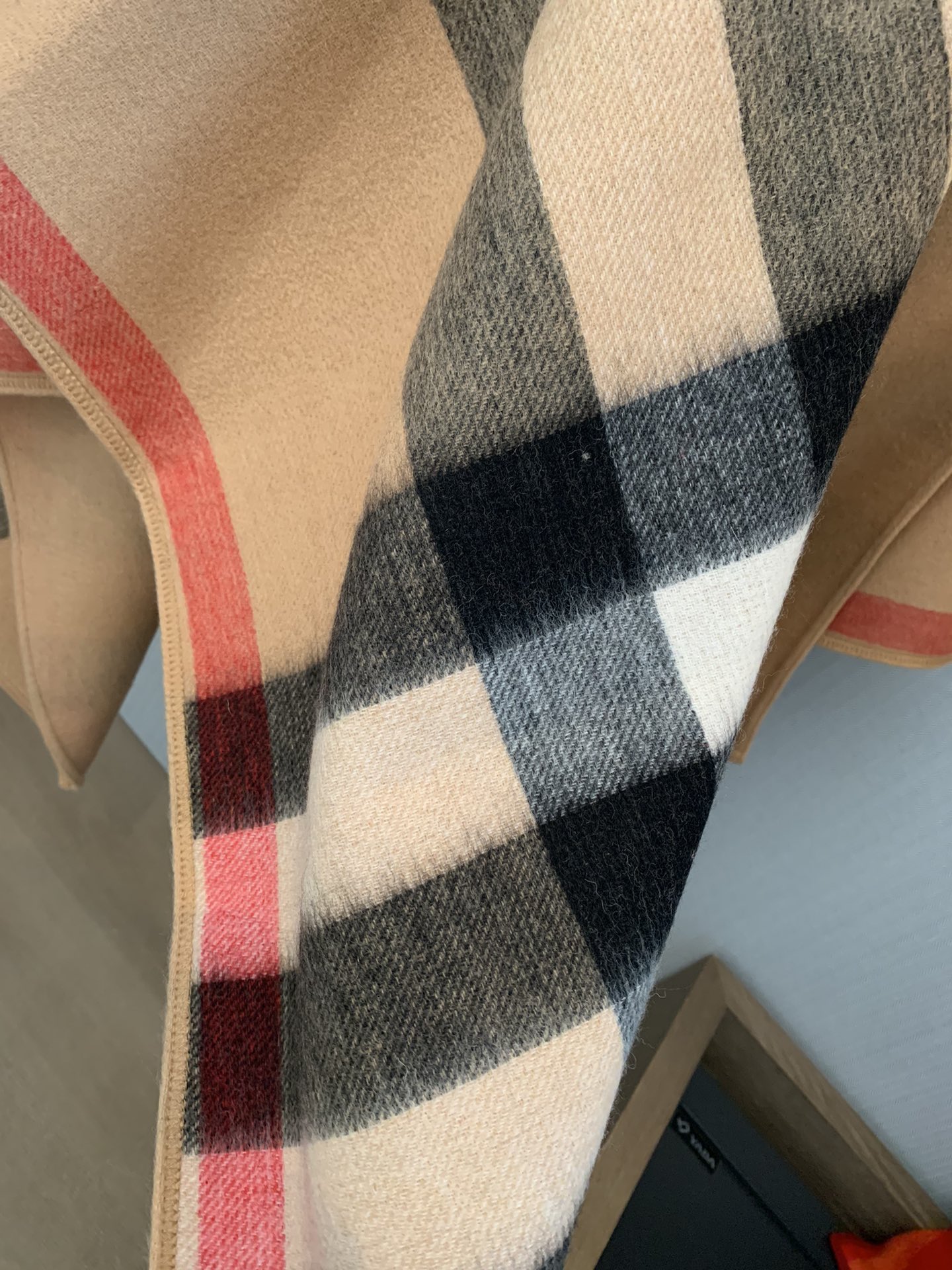 【BURBERRY旗艦店】バーバリー マント ショール ご好評に付き再入荷！