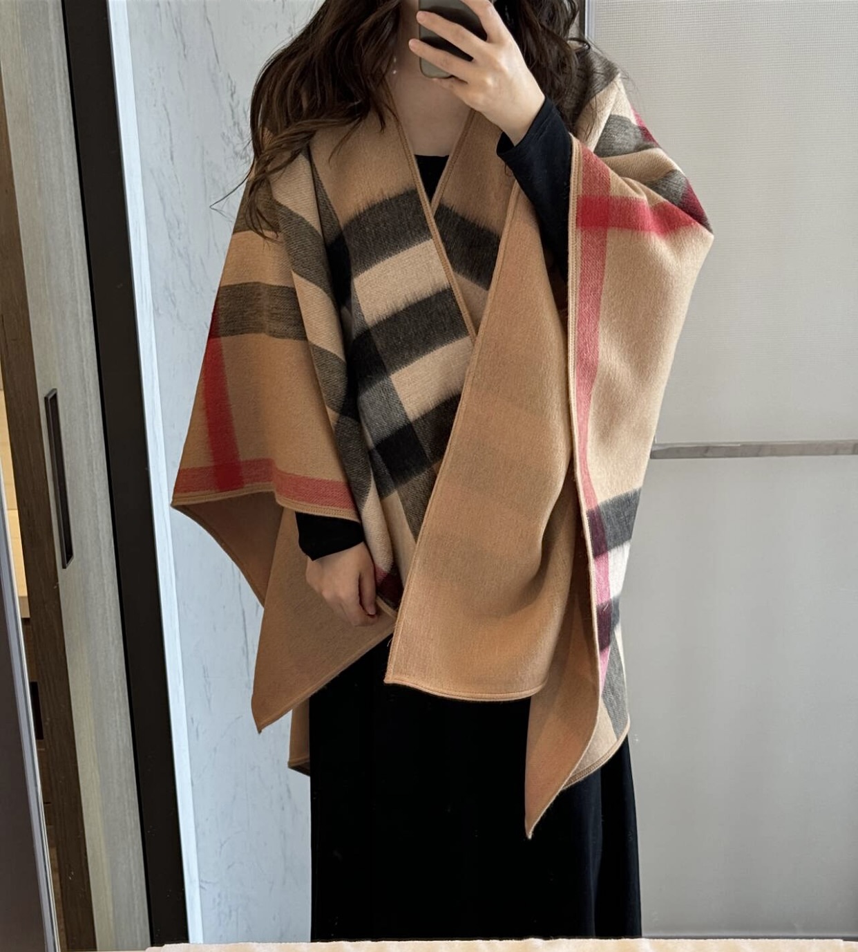 【BURBERRY旗艦店】バーバリー マント ショール ご好評に付き再入荷！