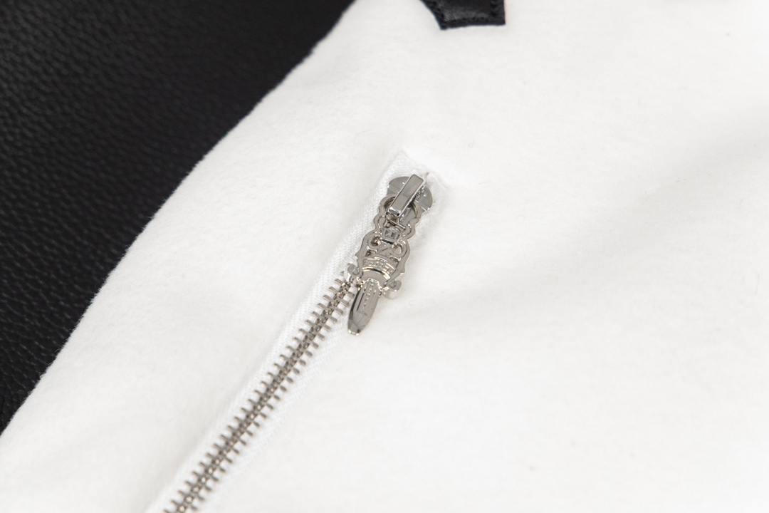 【CHROME HEARTS旗艦店】クロムハーツ ジャケット ご好評に付き再入荷！