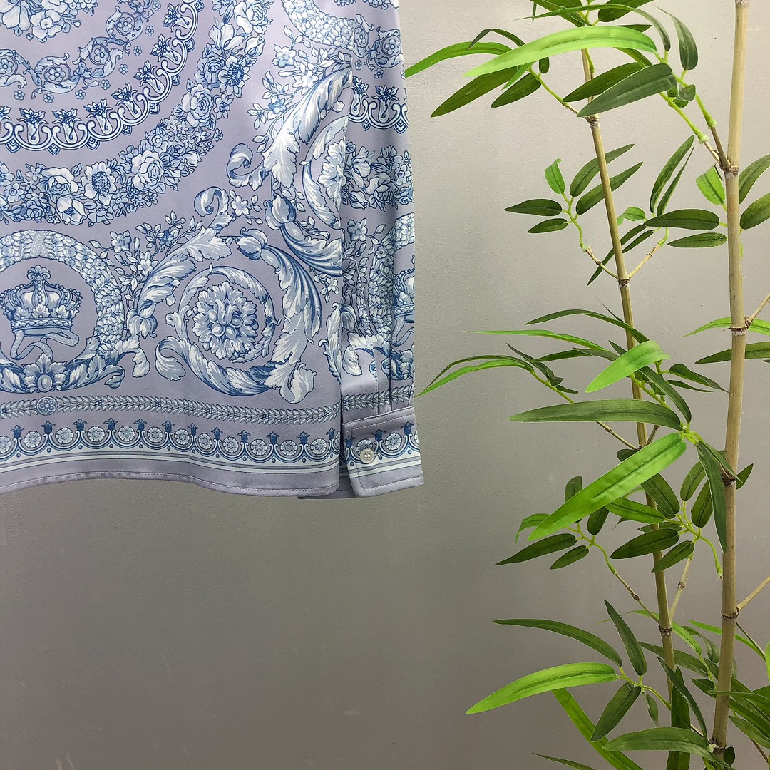 【VERSACE旗艦店】（ヴェルサーチ）長袖シャツ、ご好評に付き再入荷！