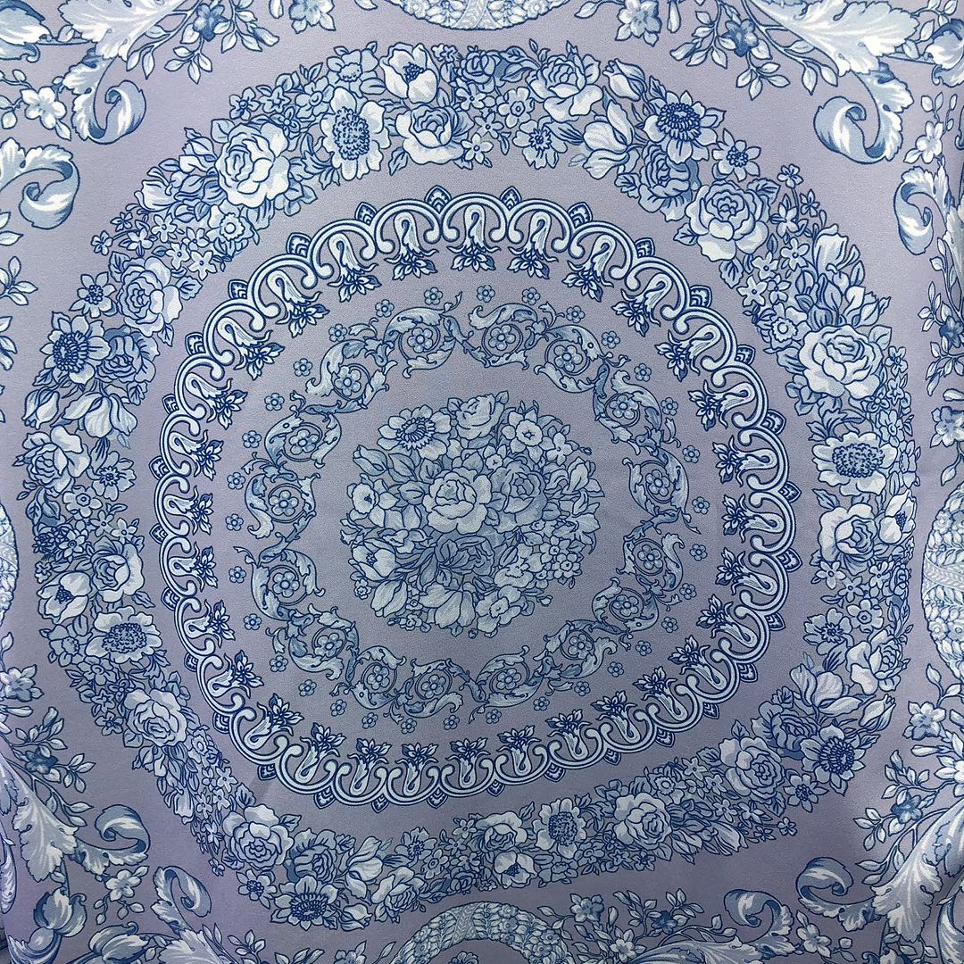 【VERSACE旗艦店】（ヴェルサーチ）長袖シャツ、ご好評に付き再入荷！