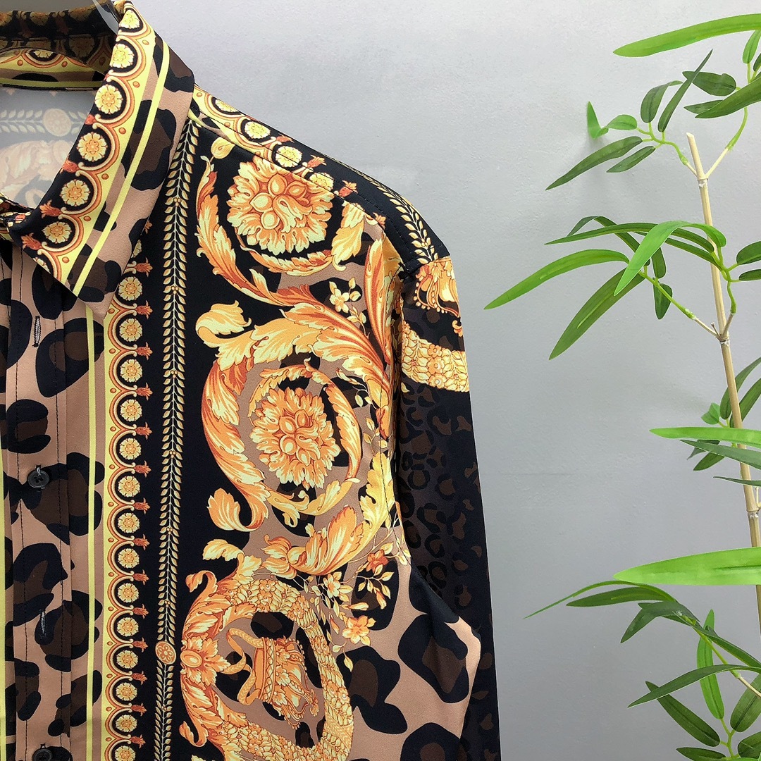 【VERSACE旗艦店】（ヴェルサーチ）長袖シャツ、ご好評に付き再入荷！