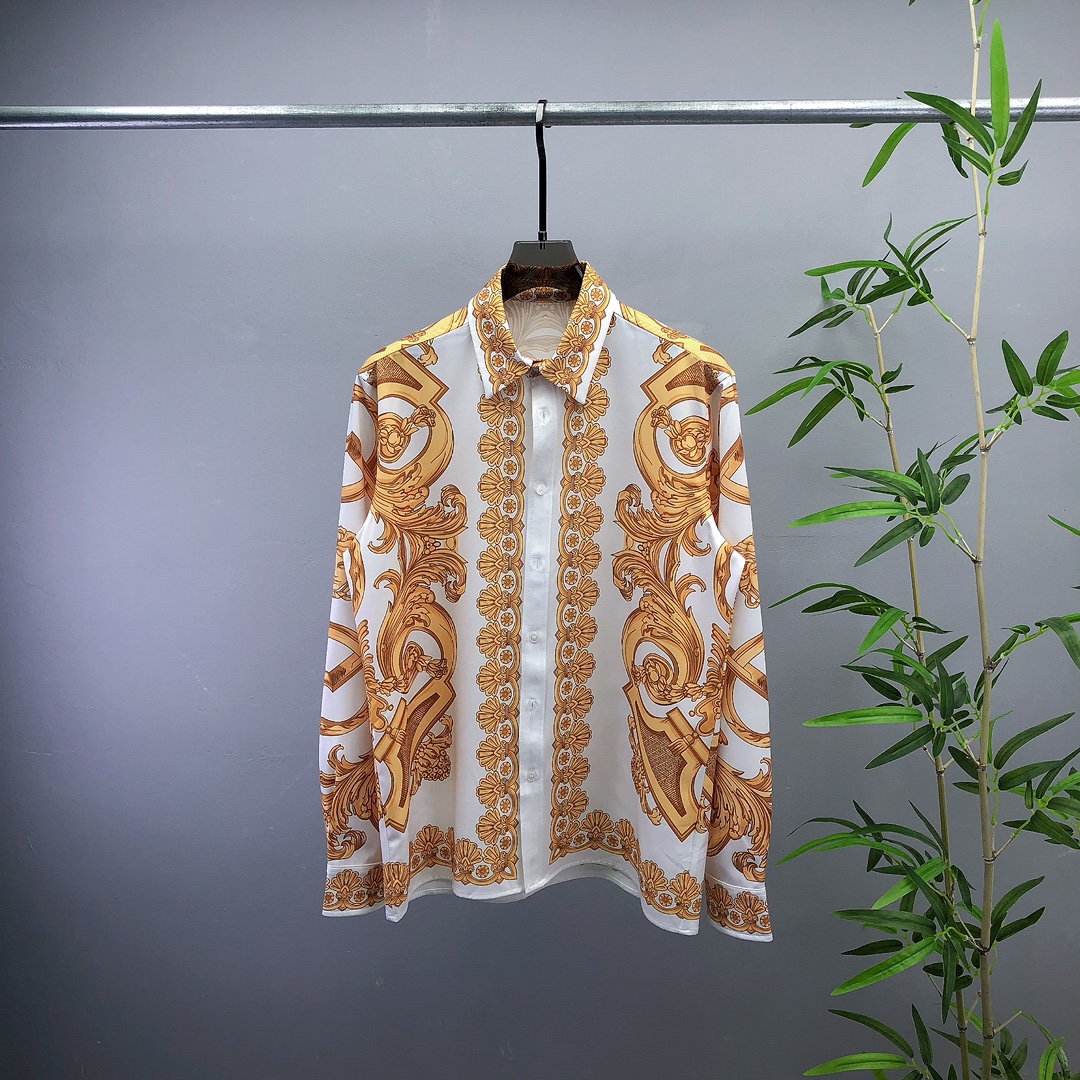 【VERSACE旗艦店】（ヴェルサーチ）長袖シャツ、ご好評に付き再入荷！