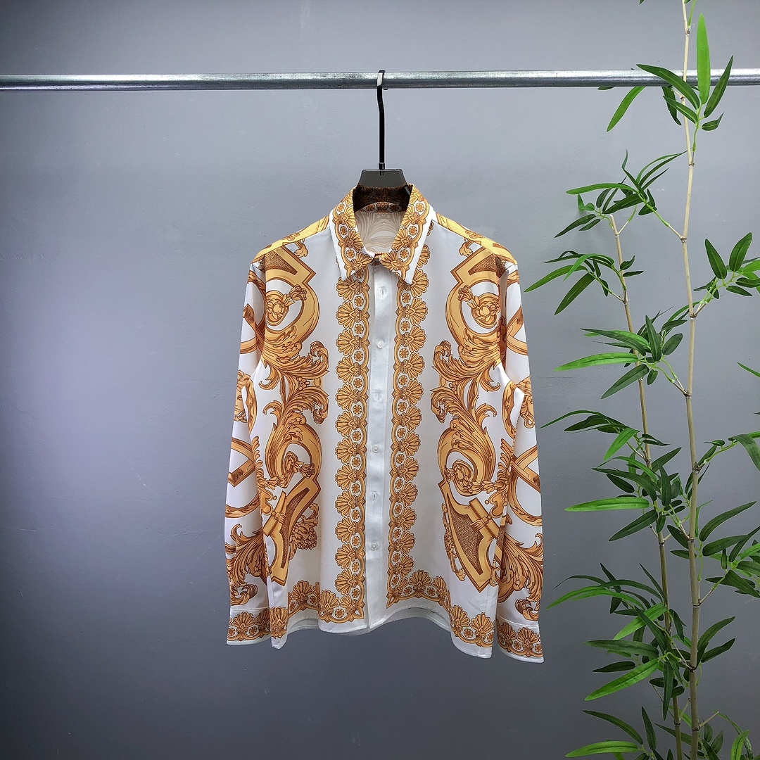 【VERSACE旗艦店】（ヴェルサーチ）長袖シャツ、ご好評に付き再入荷！