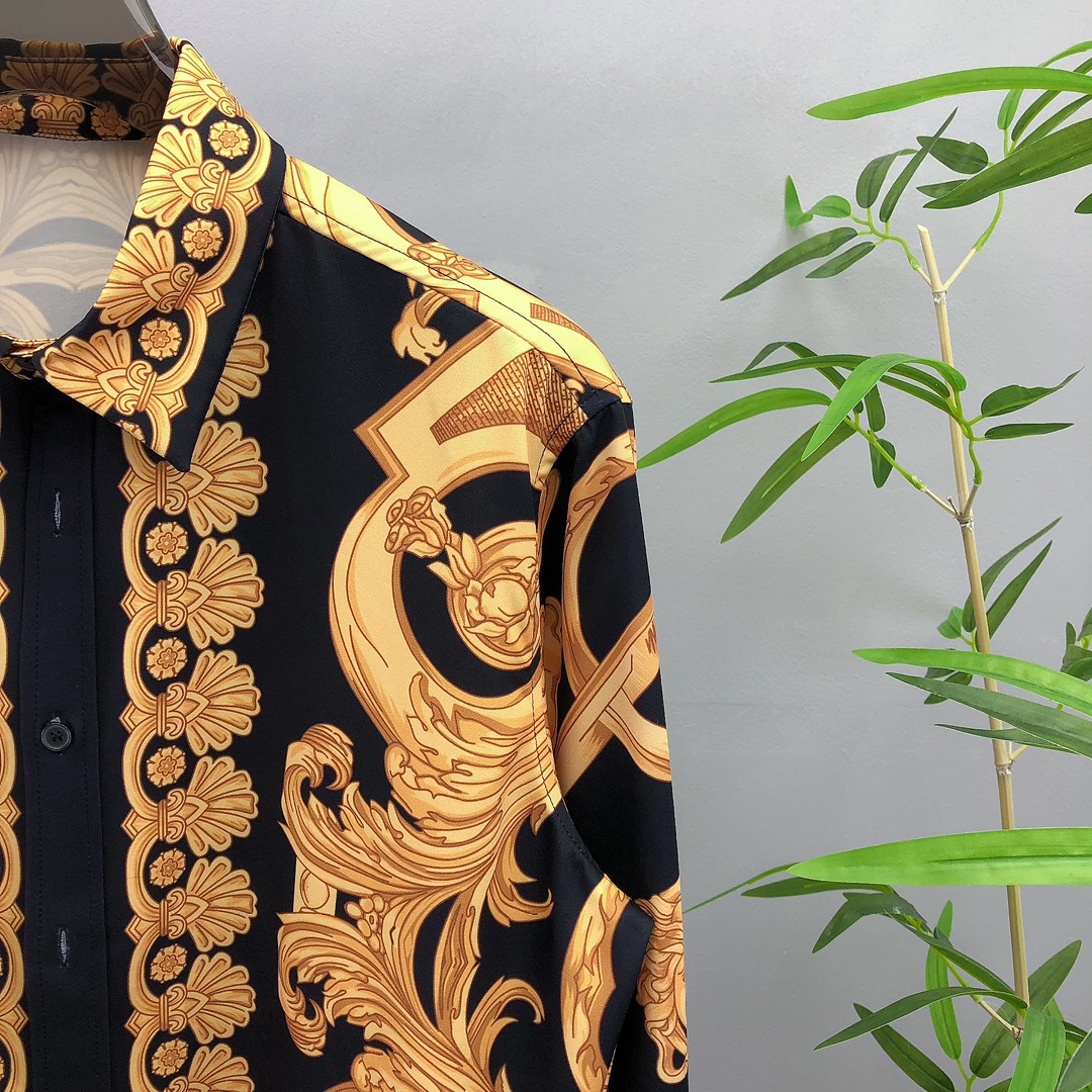 【VERSACE旗艦店】（ヴェルサーチ）長袖シャツ、ご好評に付き再入荷！