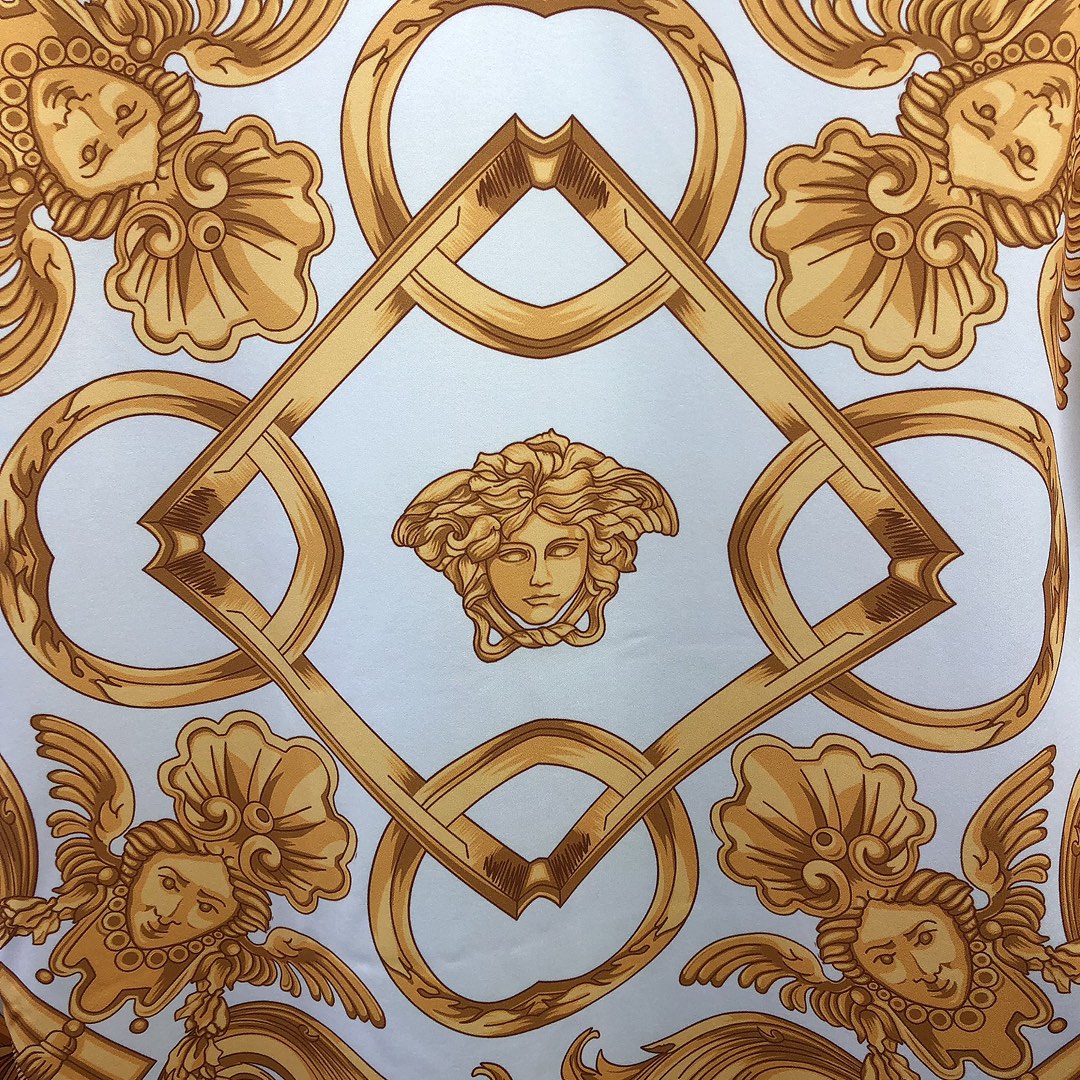 【VERSACE旗艦店】（ヴェルサーチ）長袖シャツ、ご好評に付き再入荷！