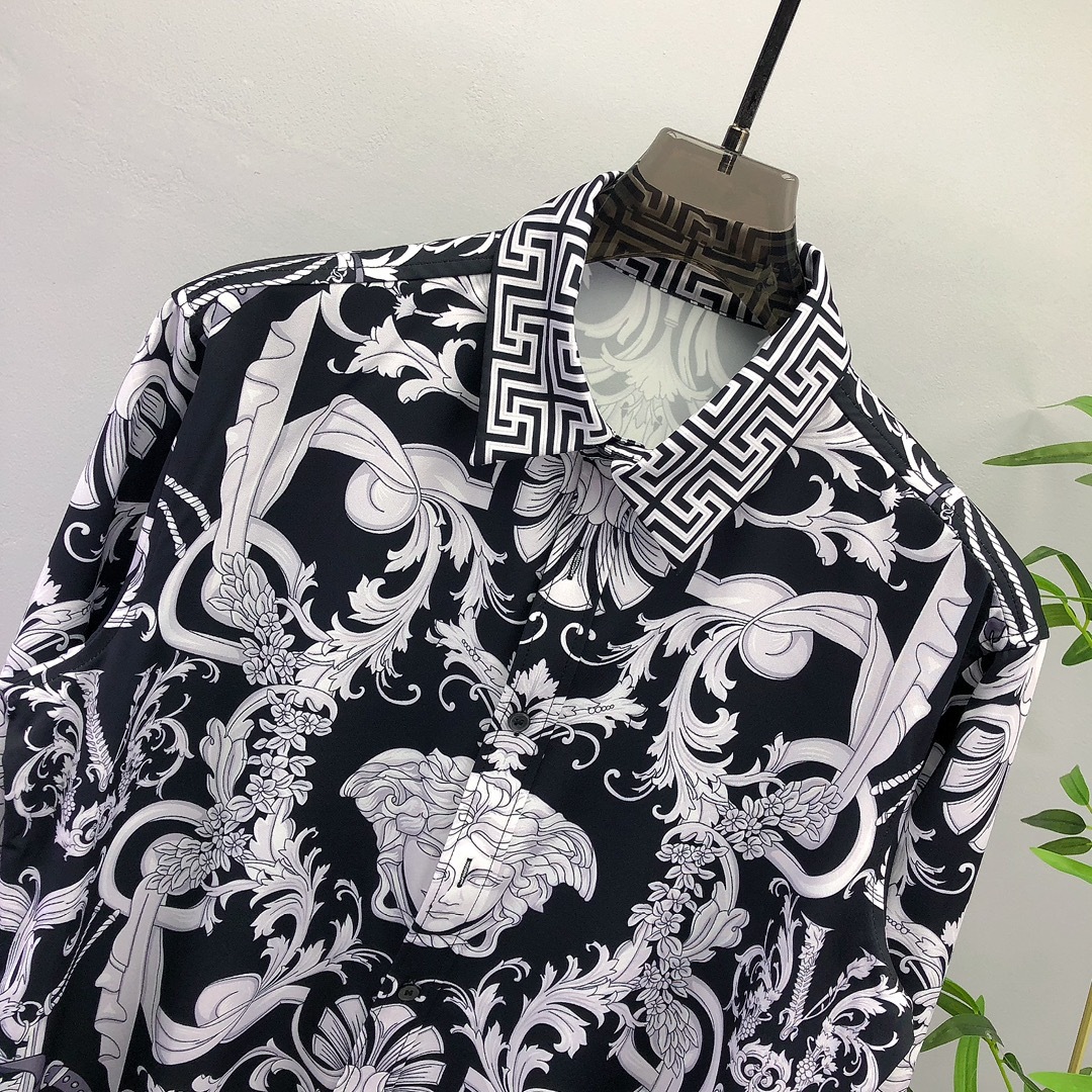 【VERSACE旗艦店】（ヴェルサーチ）長袖シャツ、ご好評に付き再入荷！