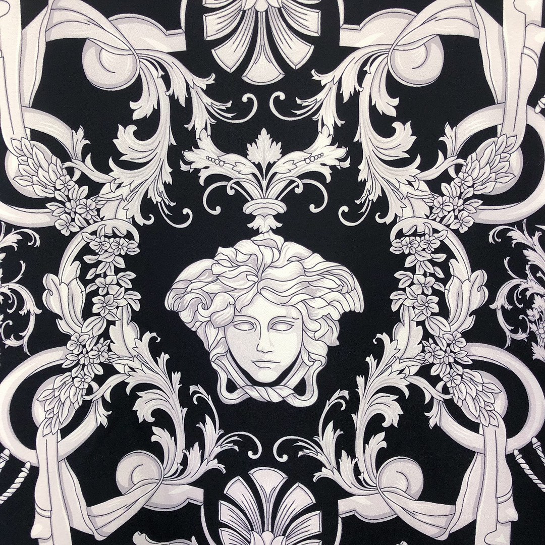 【VERSACE旗艦店】（ヴェルサーチ）長袖シャツ、ご好評に付き再入荷！