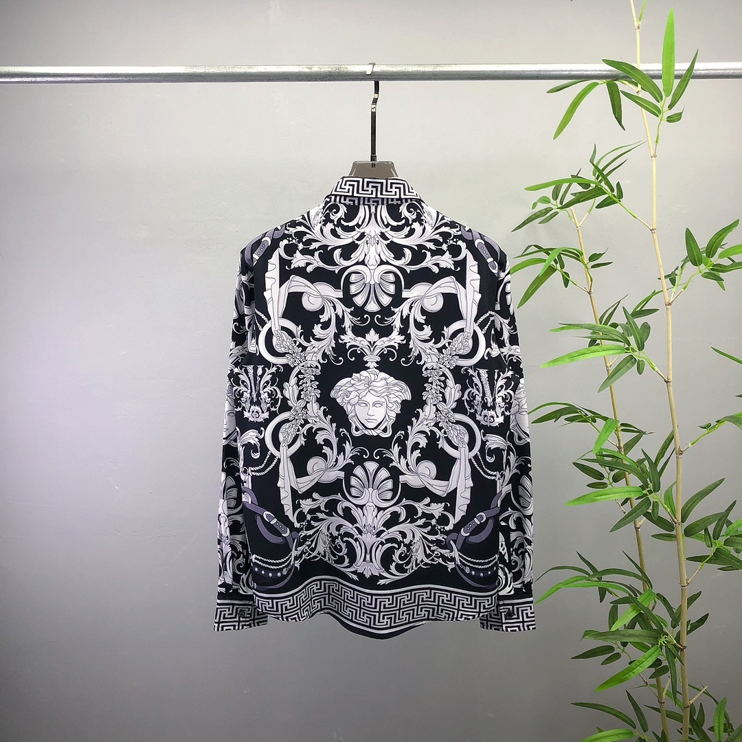 【VERSACE旗艦店】（ヴェルサーチ）長袖シャツ、ご好評に付き再入荷！