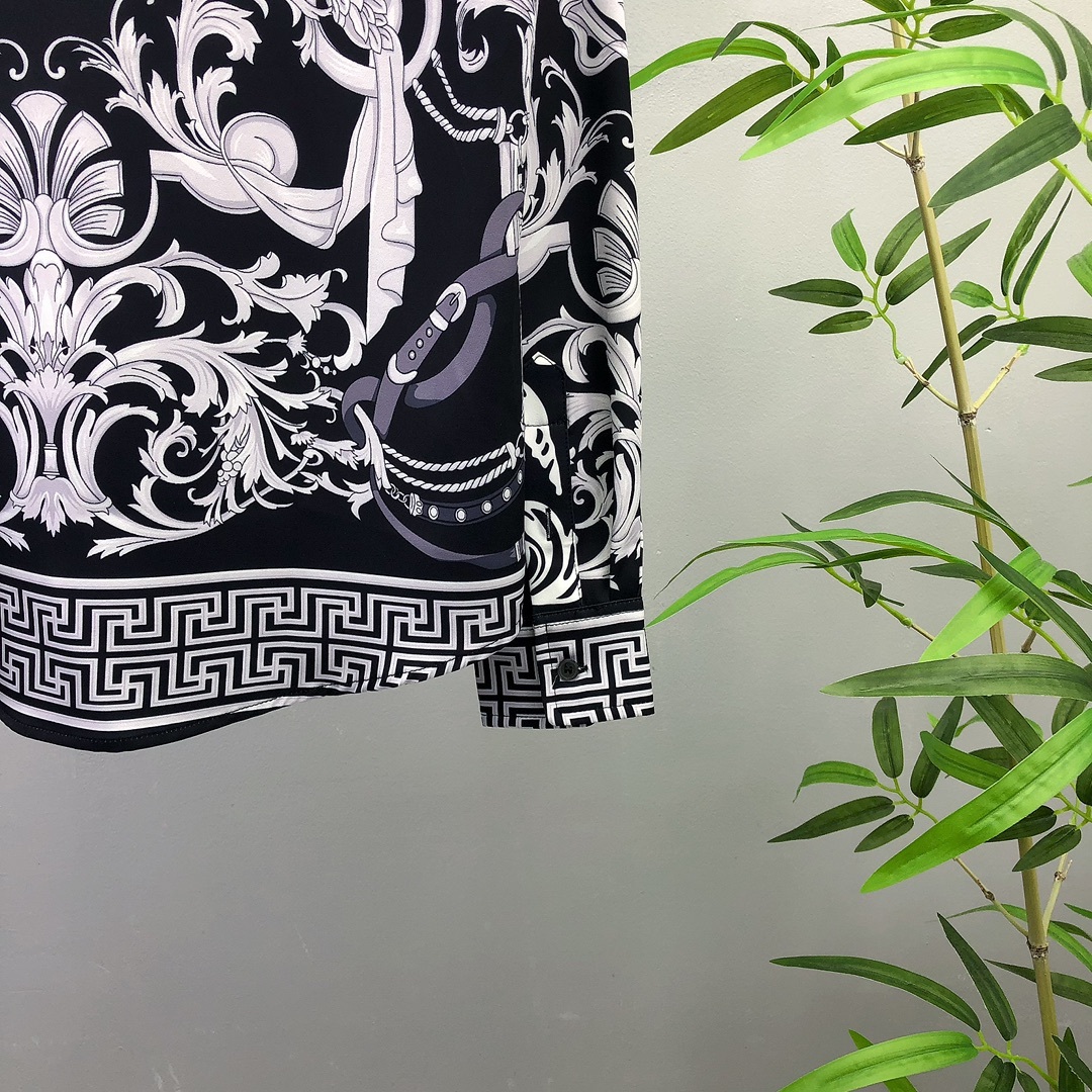 【VERSACE旗艦店】（ヴェルサーチ）長袖シャツ、ご好評に付き再入荷！