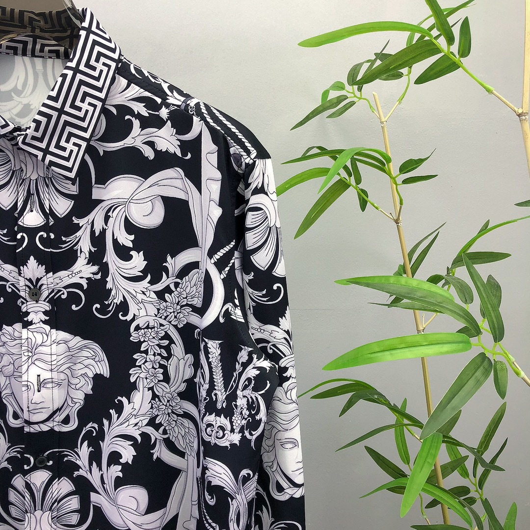 【VERSACE旗艦店】（ヴェルサーチ）長袖シャツ、ご好評に付き再入荷！