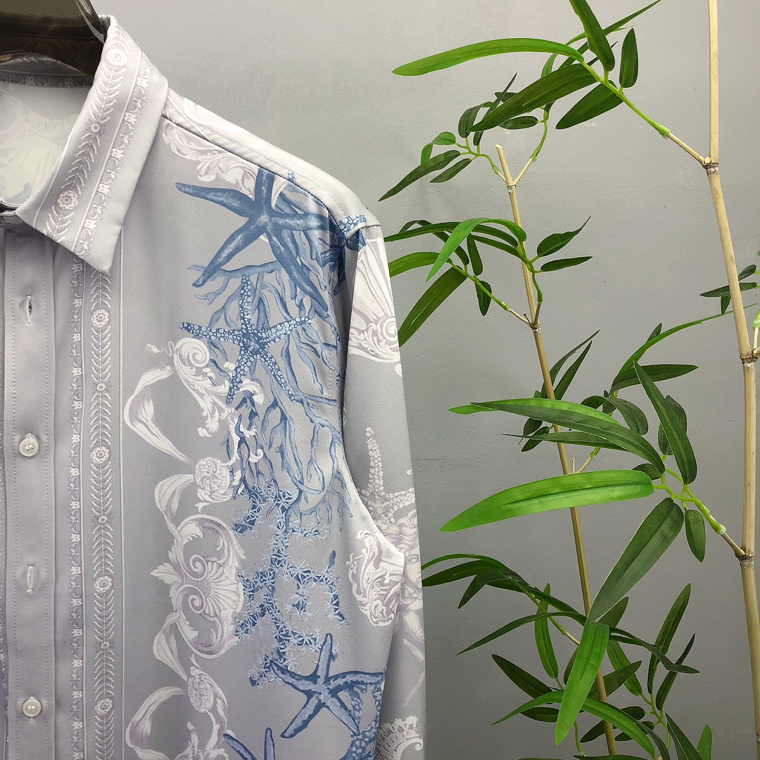 【VERSACE旗艦店】（ヴェルサーチ）長袖シャツ、ご好評に付き再入荷！