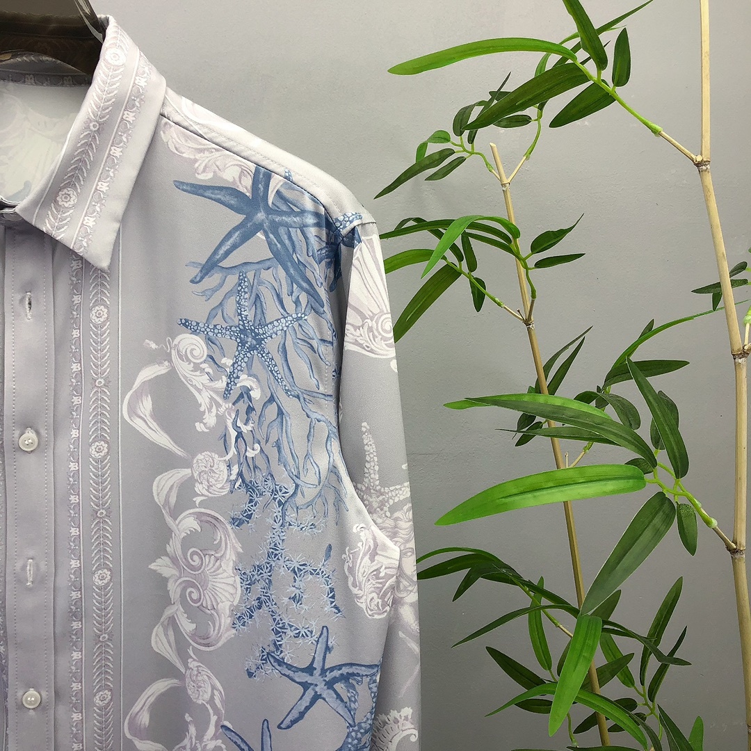 【VERSACE旗艦店】（ヴェルサーチ）長袖シャツ、ご好評に付き再入荷！