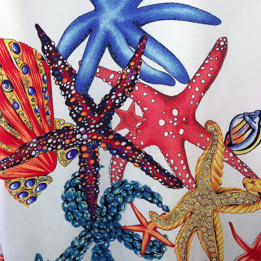 【VERSACE旗艦店】（ヴェルサーチ）長袖シャツ、ご好評に付き再入荷！