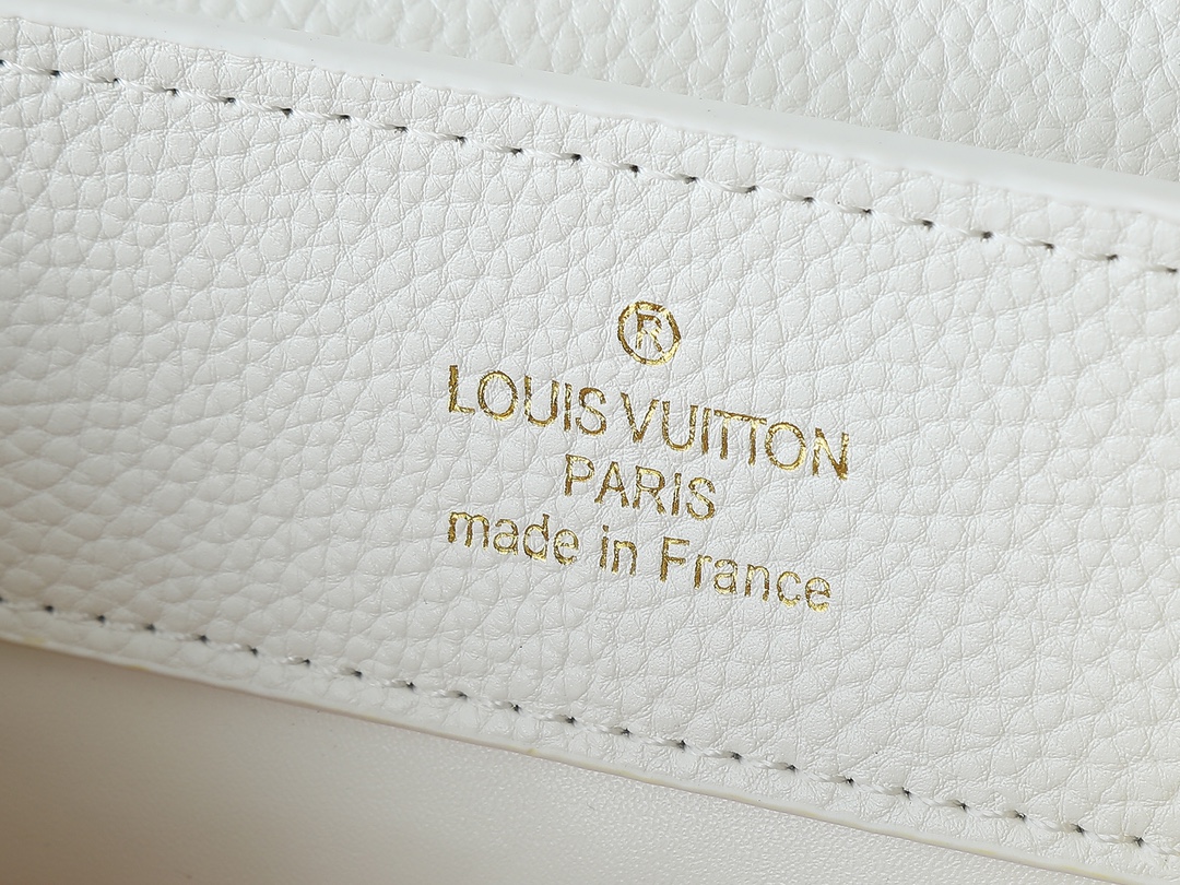 LOUIS VUITTON ルイヴィトン M12279 CAPUCINES BB ハンドバッグ