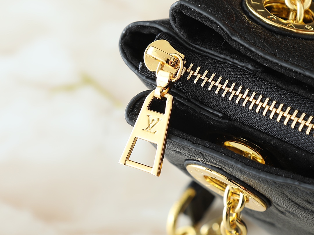 LOUIS VUITTON ルイヴィトン  SURENE BB クロスボディバッグ