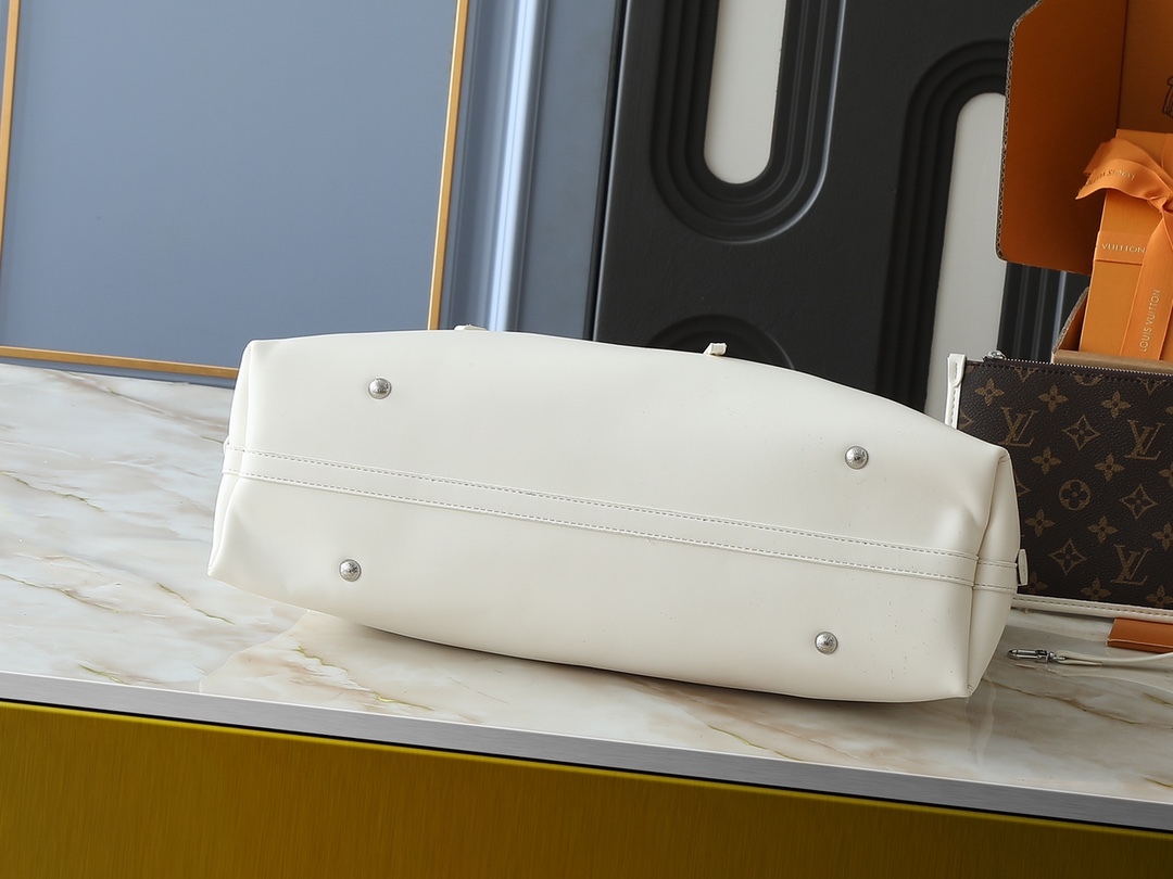 LOUIS VUITTON ルイヴィトン CARRYALL CARGO VIBE バッグ