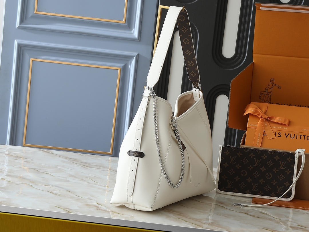 LOUIS VUITTON ルイヴィトン CARRYALL CARGO VIBE バッグ