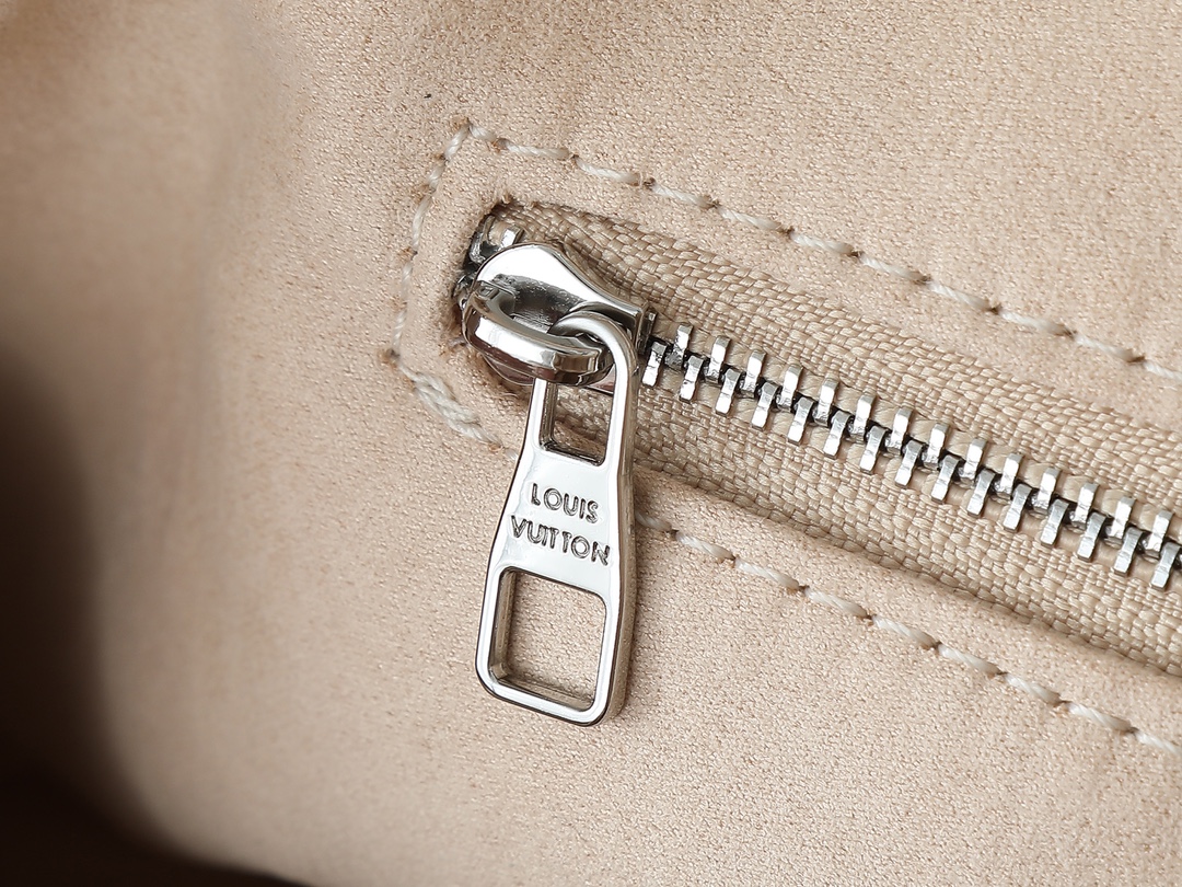 LOUIS VUITTON ルイヴィトン M12919 CARRYALL CARGO VIBE バッグ