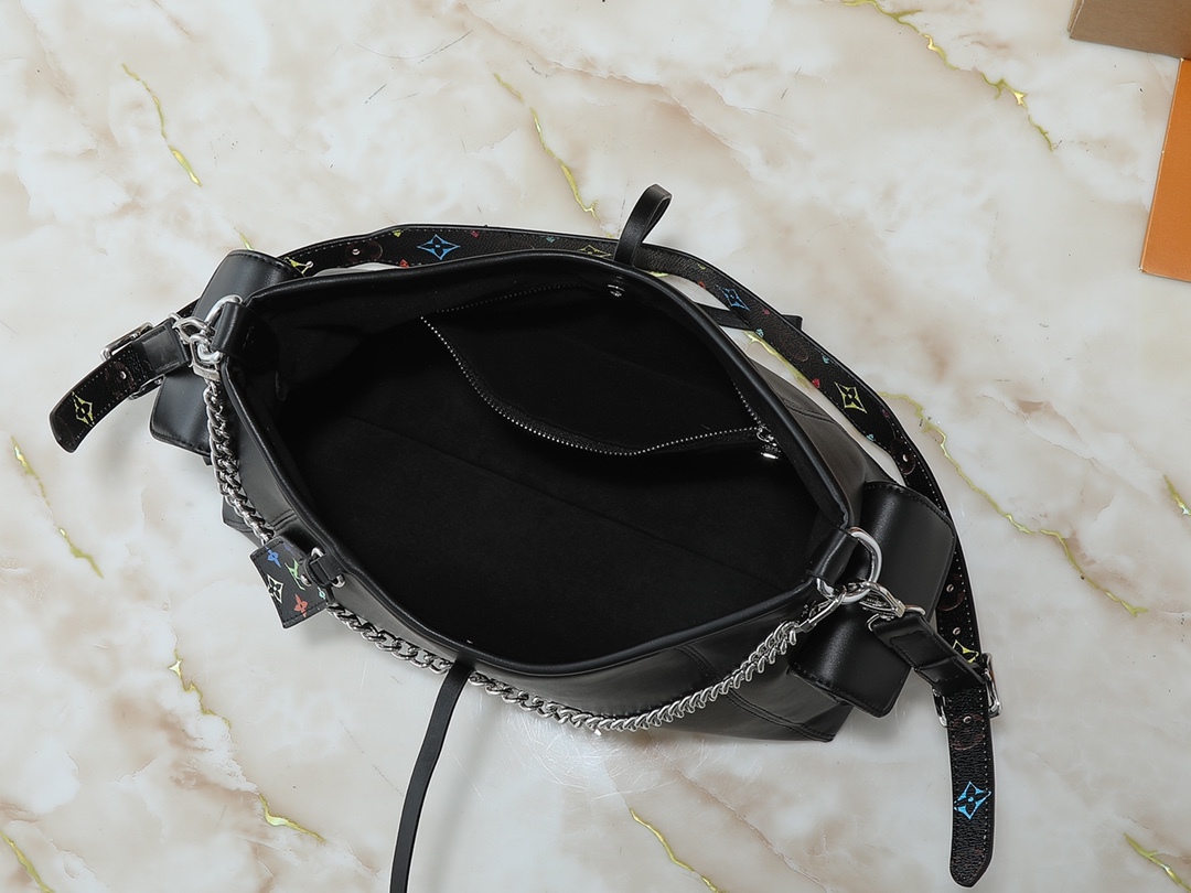 LOUIS VUITTON ルイヴィトン CARRYALL CARGO VIBE バッグ