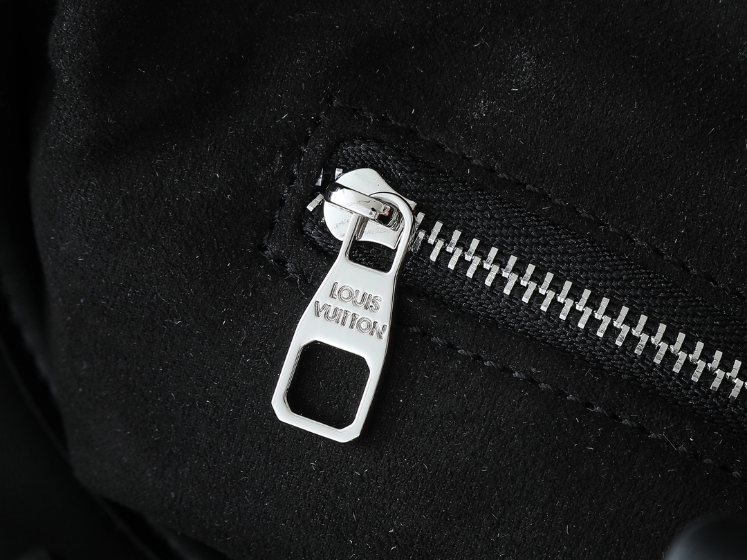 LOUIS VUITTON ルイヴィトン CARRYALL CARGO VIBE バッグ