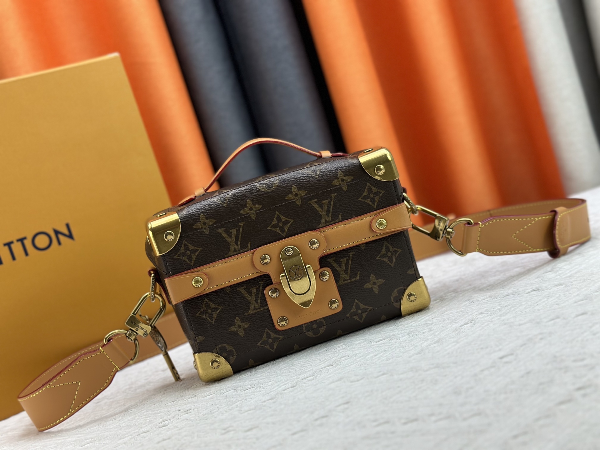 LOUIS VUITTON ルイヴィトン SOUL TRUNK クロスボディバッグ M11535