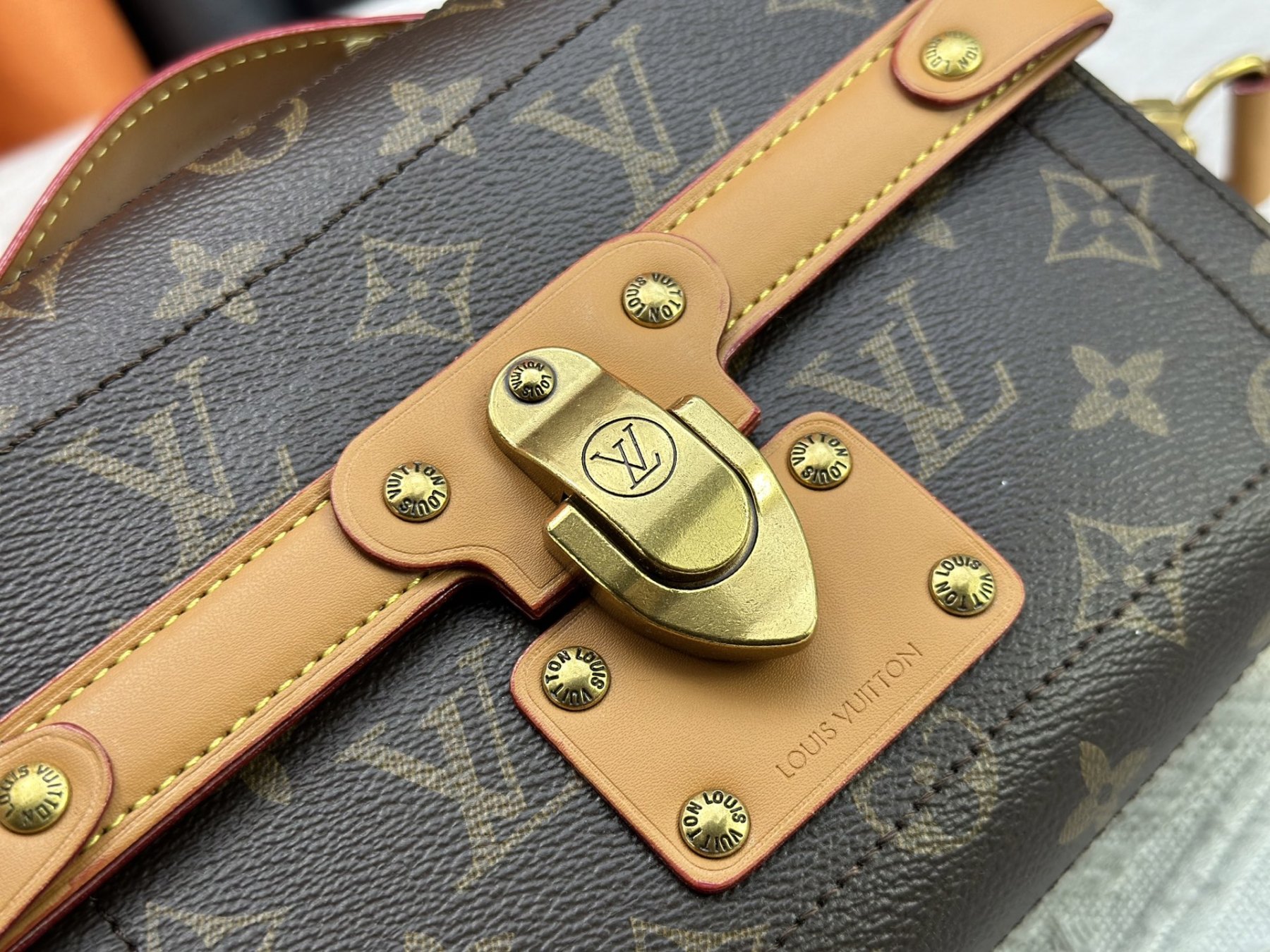 LOUIS VUITTON ルイヴィトン SOUL TRUNK クロスボディバッグ M11535