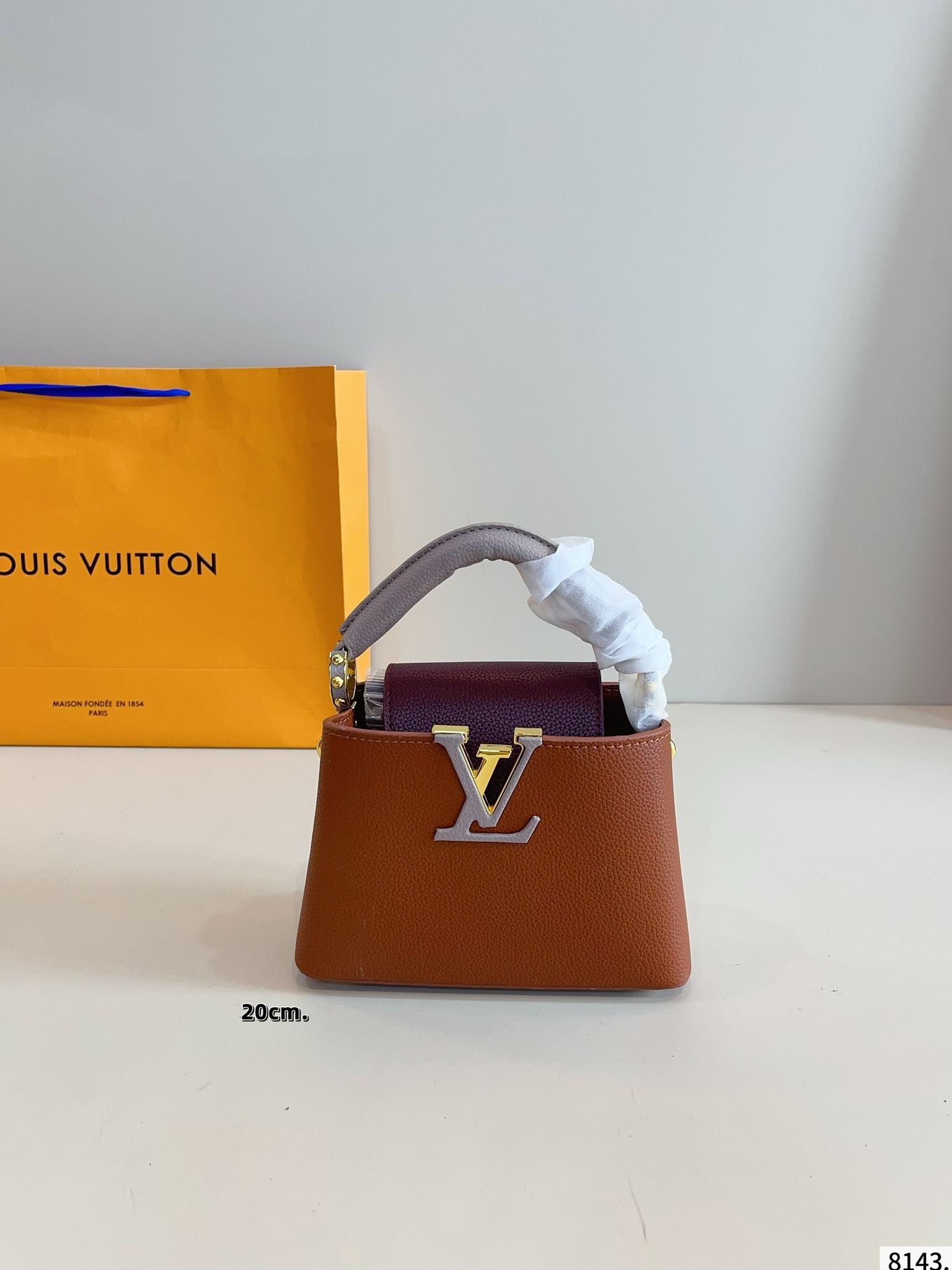 LOUIS VUITTON ルイヴィトン Capucines bb ハンドバッグ