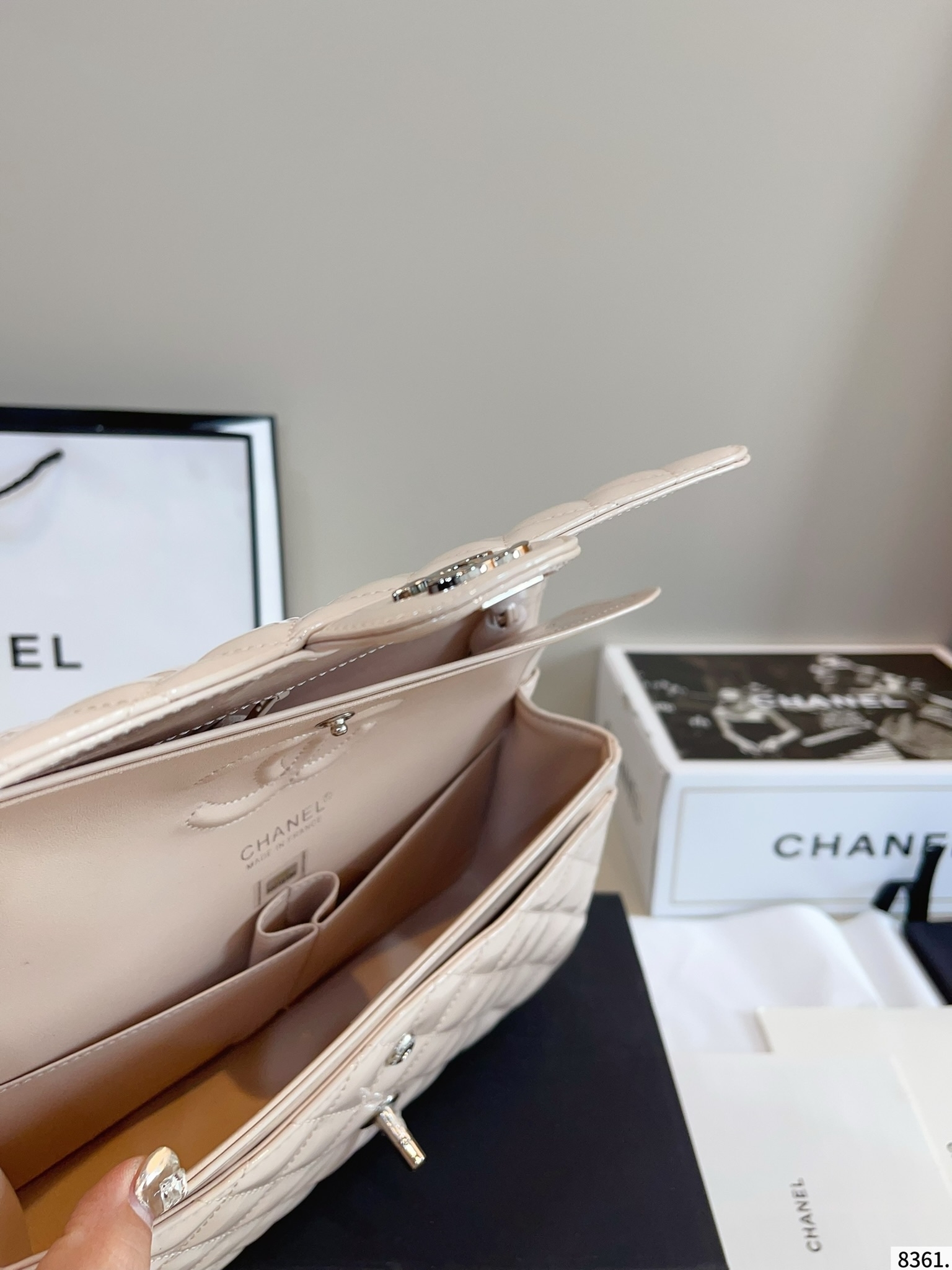 【CHANEL旗艦店】シャネル CF チェーンバッグ シルバー金具