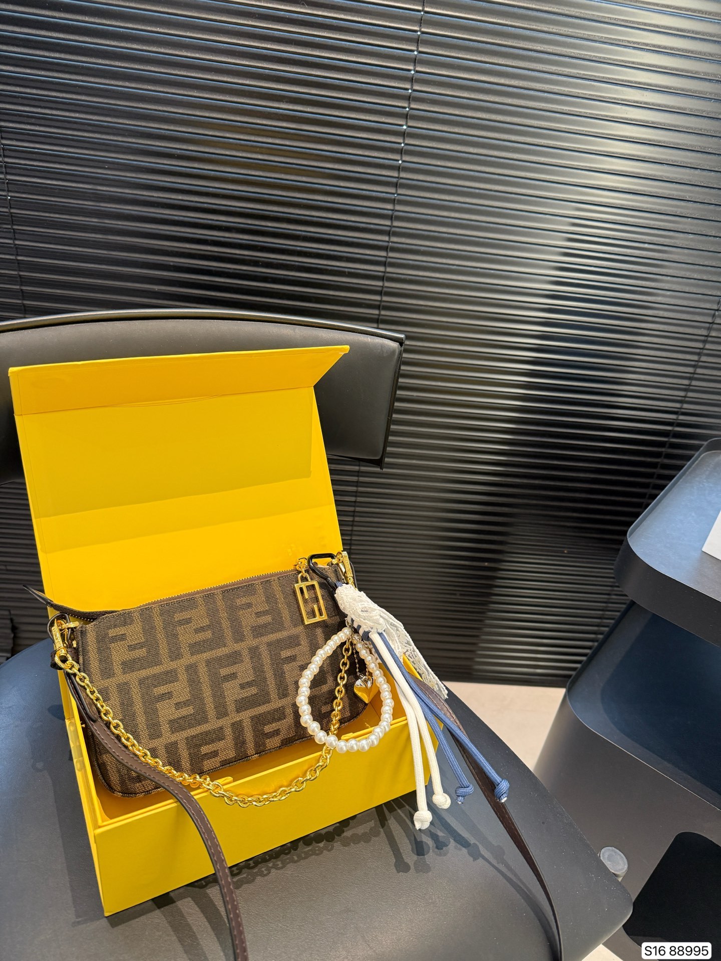 【FENDI公式旗艦店】フェンディ わきバッグ ショルダーバッグ