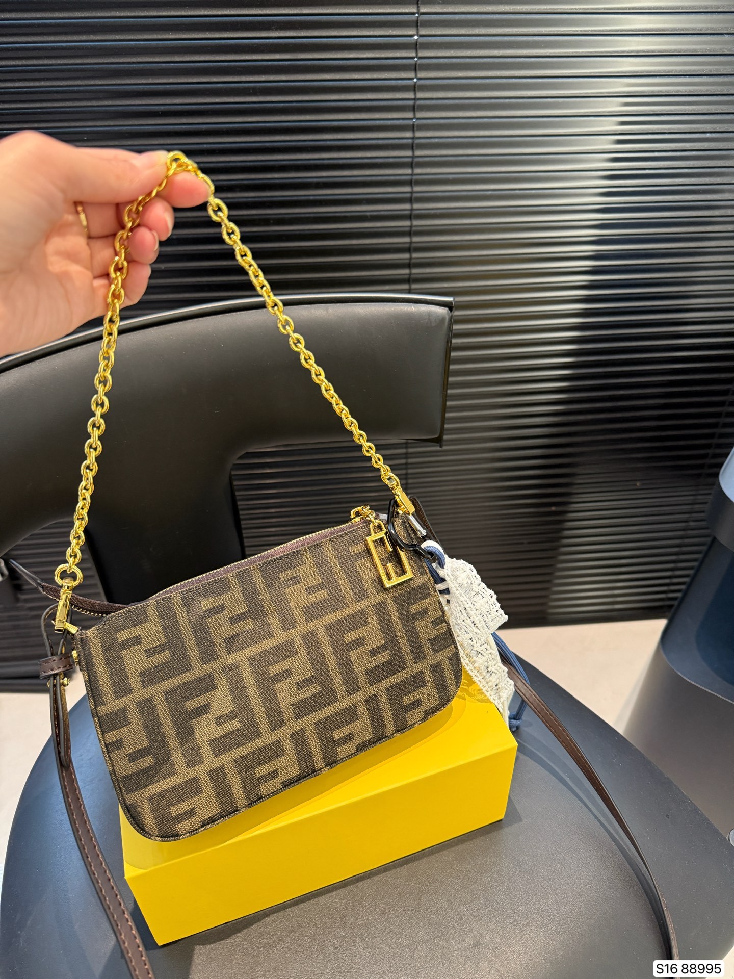 【FENDI公式旗艦店】フェンディ わきバッグ ショルダーバッグ