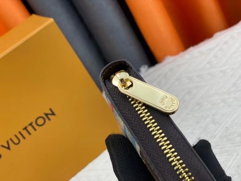 LOUIS VUITTON（ルイヴィトン）Vivian 財布 M60017