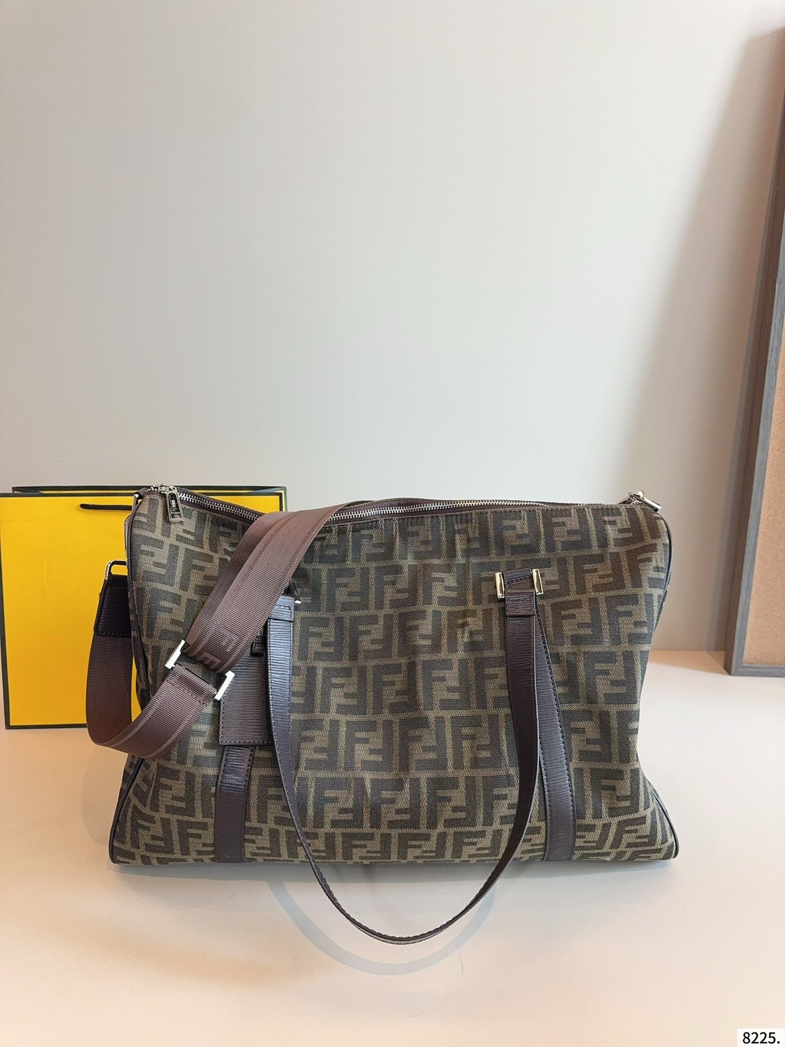 【FENDI公式旗艦店】フェンディ ボストン旅行バッグ 47*21*30cm