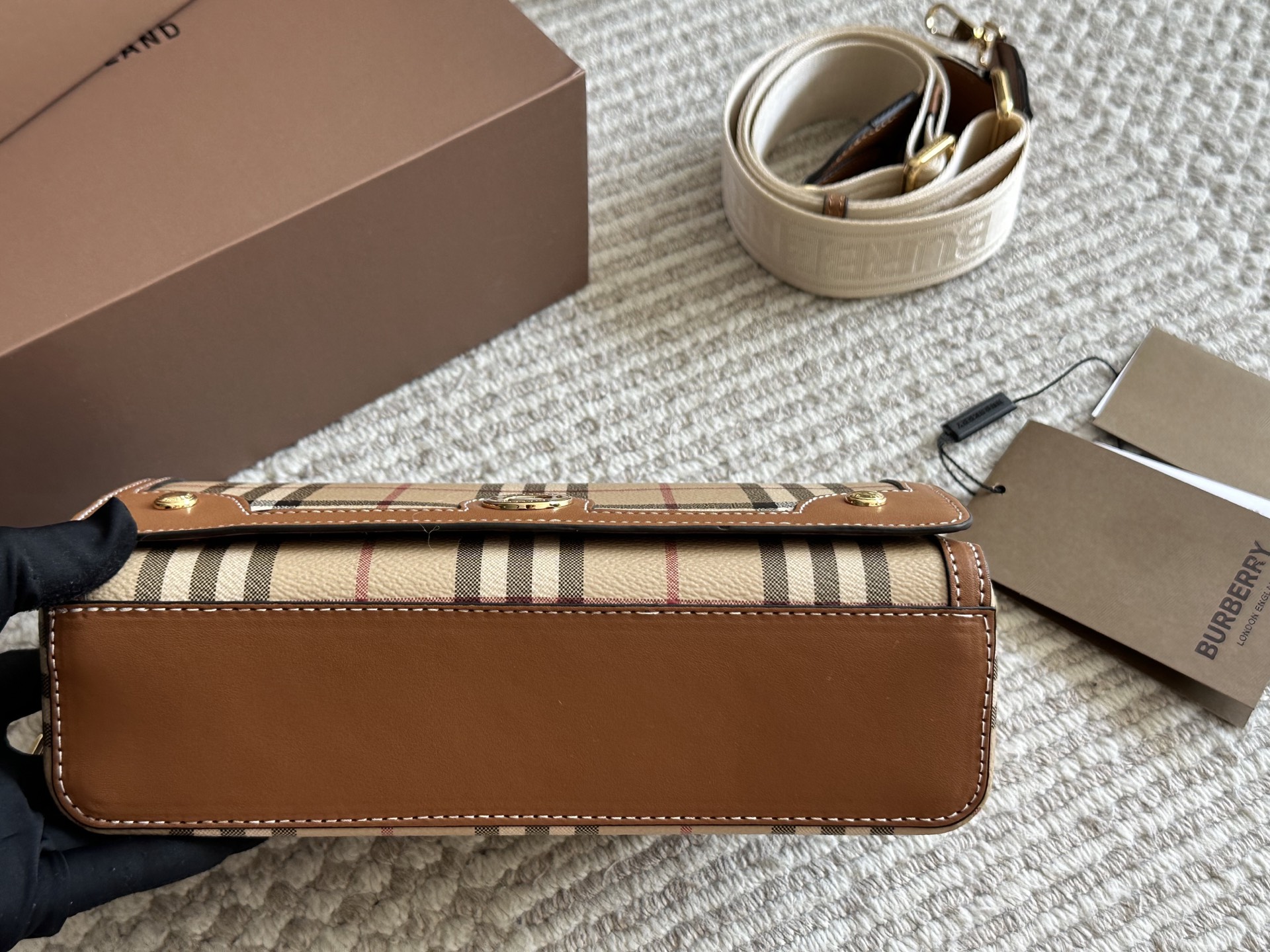 【BURBERRY公式旗艦店】バーバリー VINTAGE メッセンジャーバッグ