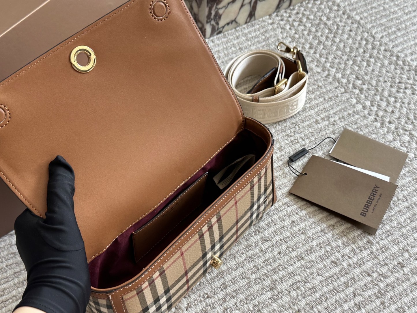 【BURBERRY公式旗艦店】バーバリー VINTAGE メッセンジャーバッグ