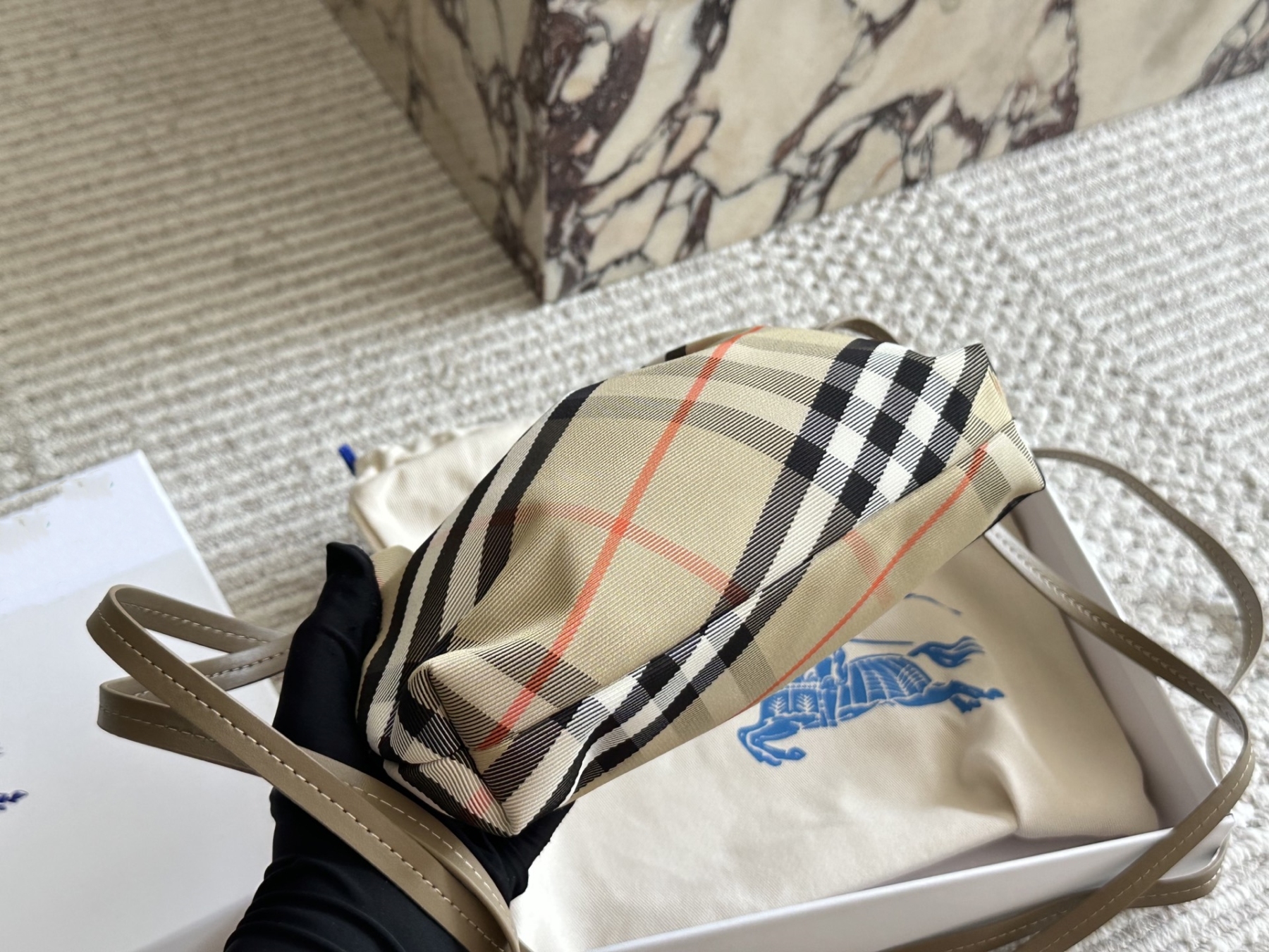 【BURBERRY公式旗艦店】バーバリー 新しいショルダーバッグ