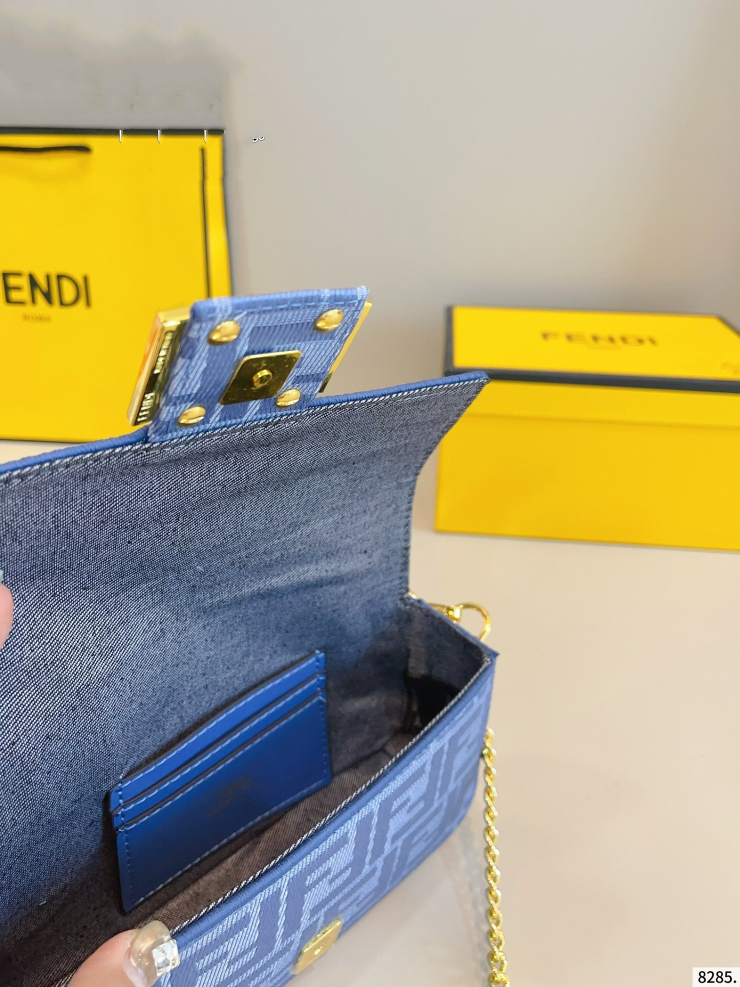 【FENDI旗艦店】フェンディ BAGUETTE ショルダーバッグ