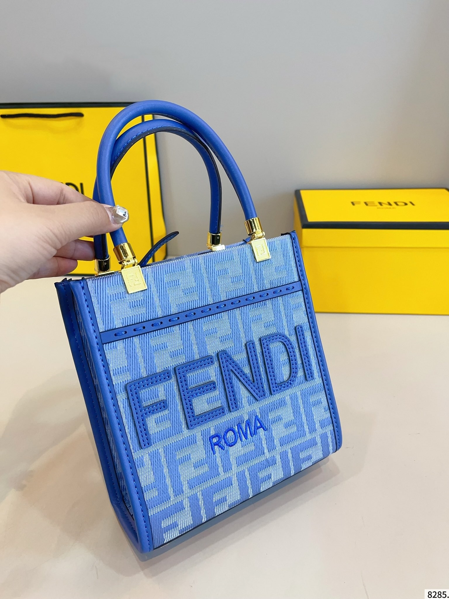 【FENDI公式旗艦店】フェンディ TETO ショルダーバッグ